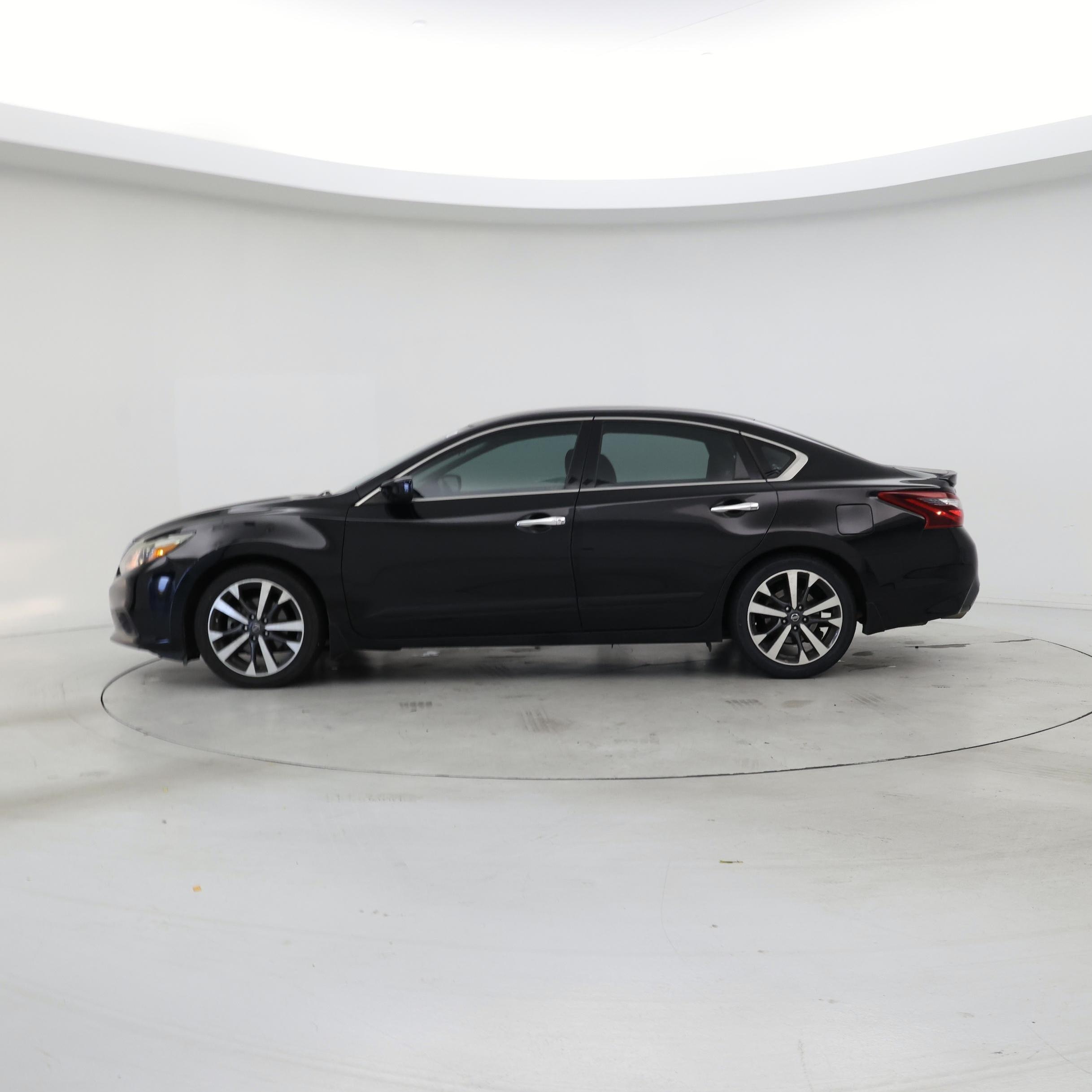 Thumbnail: 2017 Nissan Altima - 3
