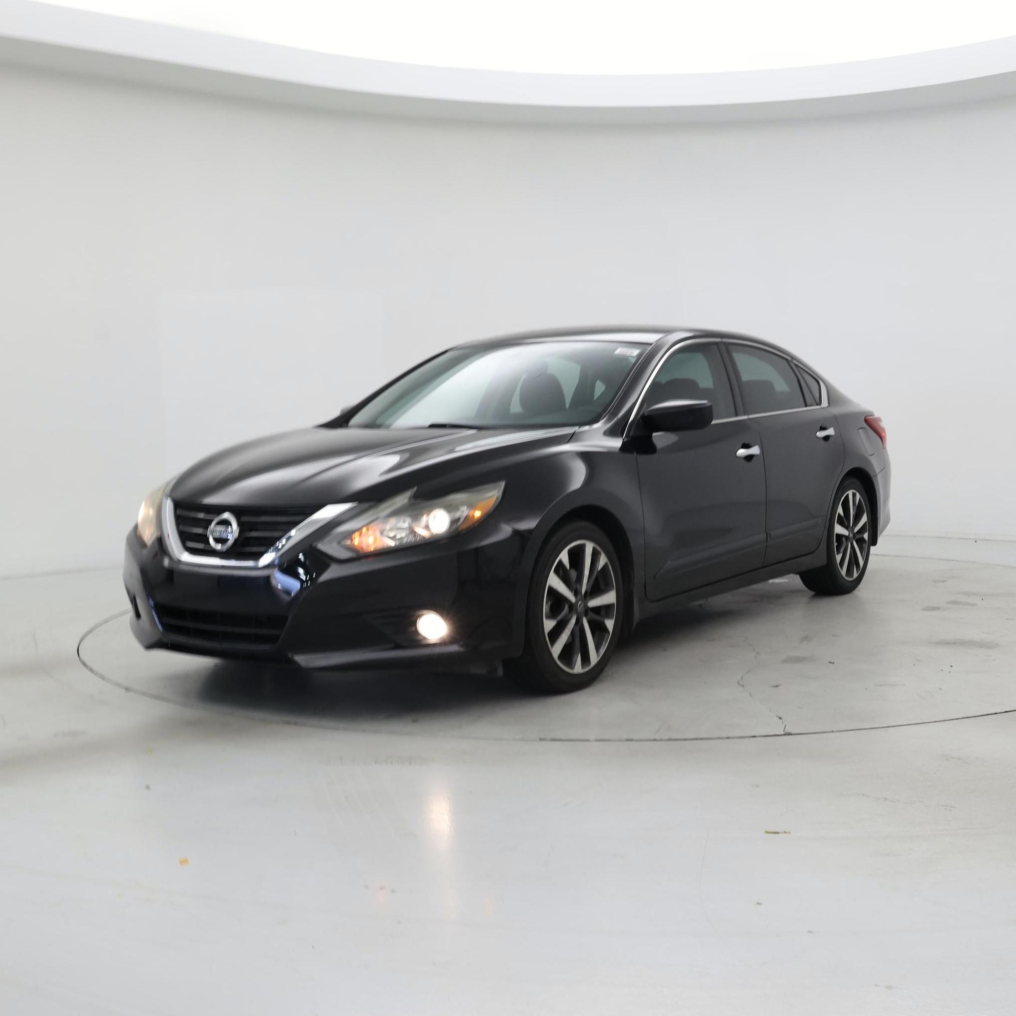 Thumbnail: 2017 Nissan Altima - 4