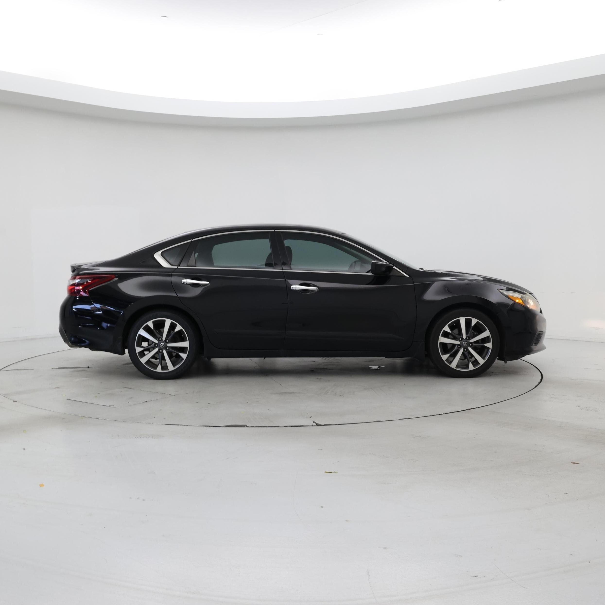 Thumbnail: 2017 Nissan Altima - 7