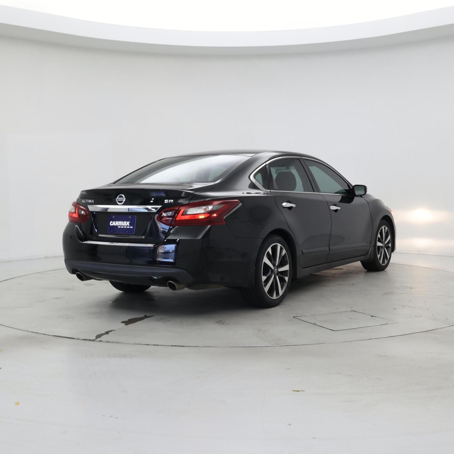 Thumbnail: 2017 Nissan Altima - 8
