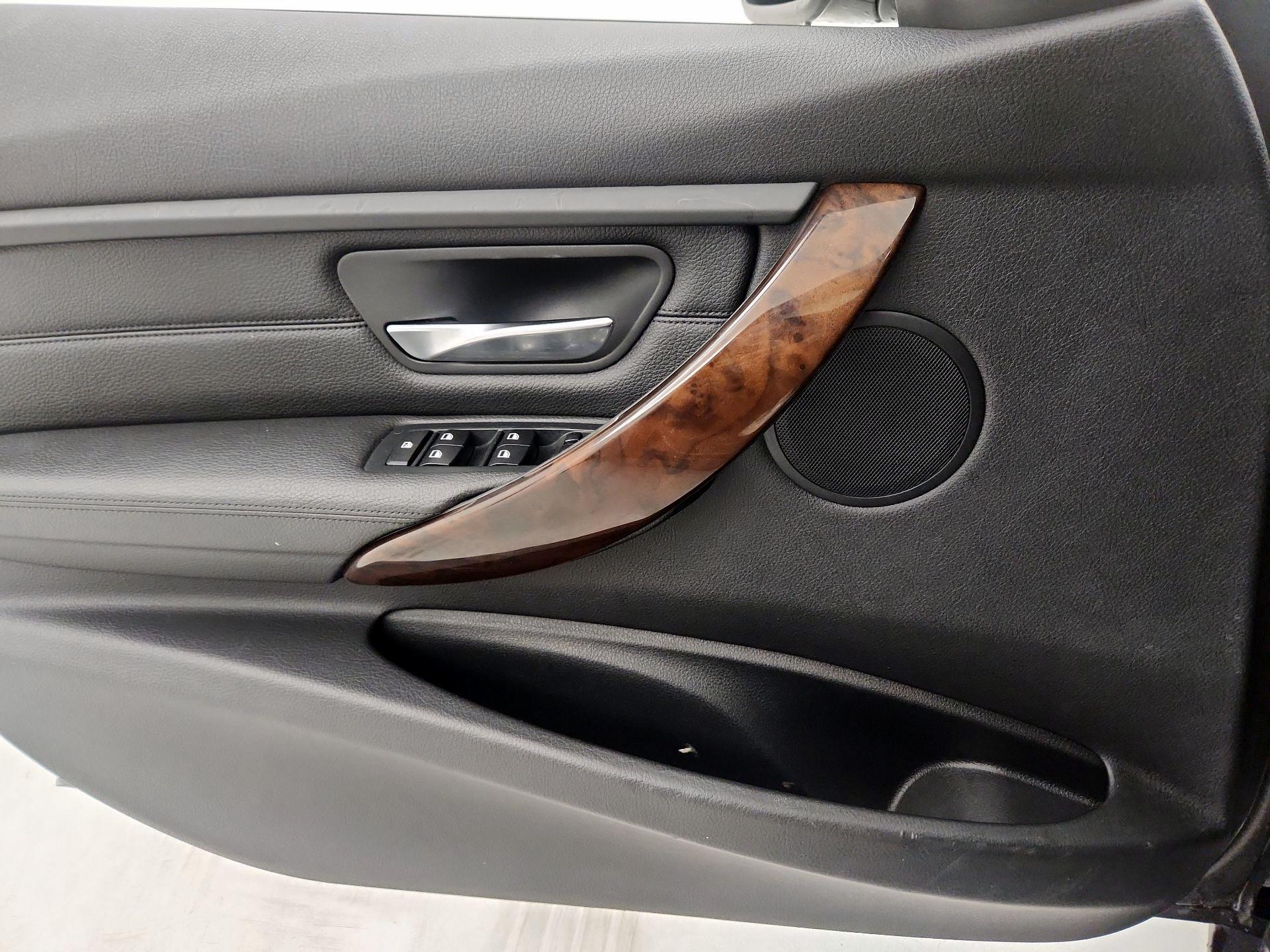Thumbnail: 2015 BMW 3 Series - 12