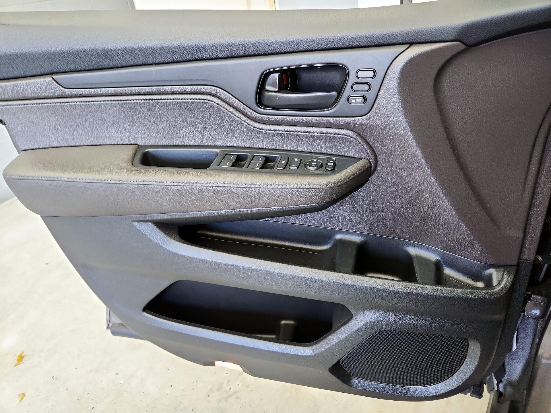 Thumbnail: 2019 Honda Odyssey - 12