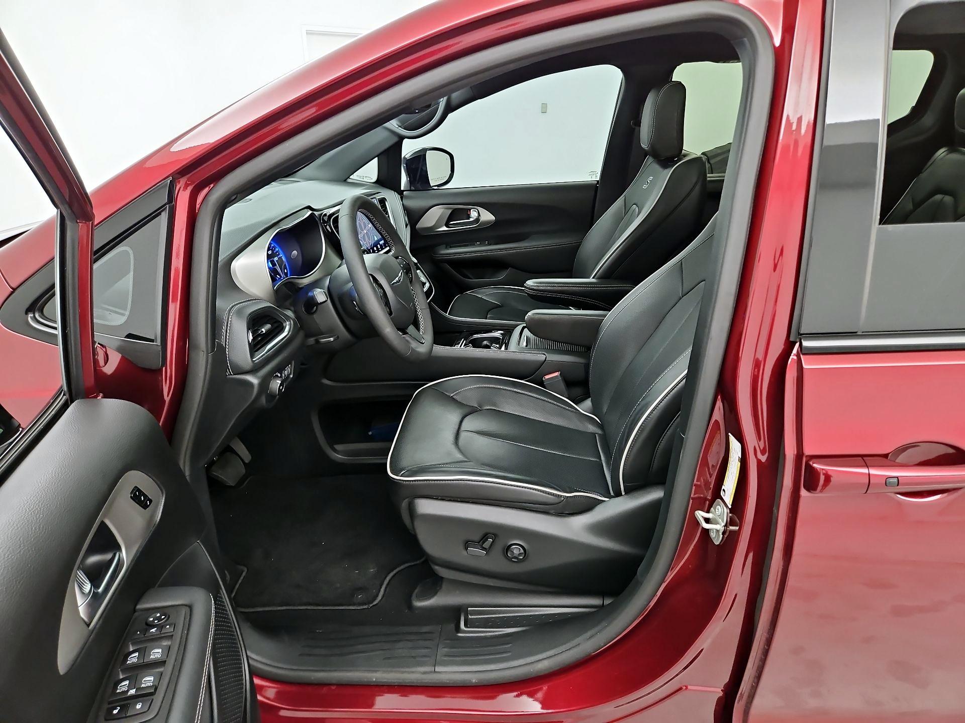 Thumbnail: 2023 Chrysler Pacifica - 11