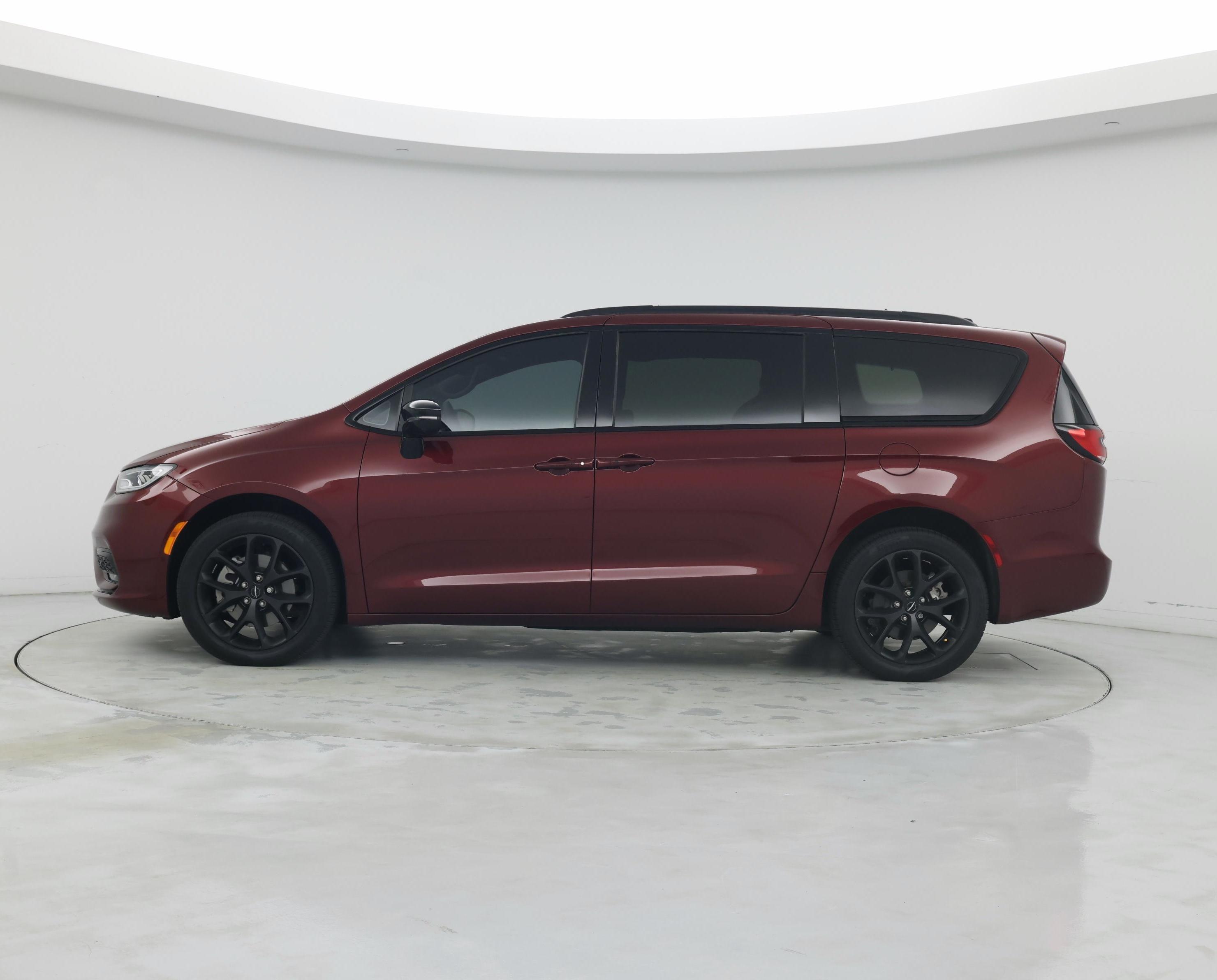 Thumbnail: 2023 Chrysler Pacifica - 3
