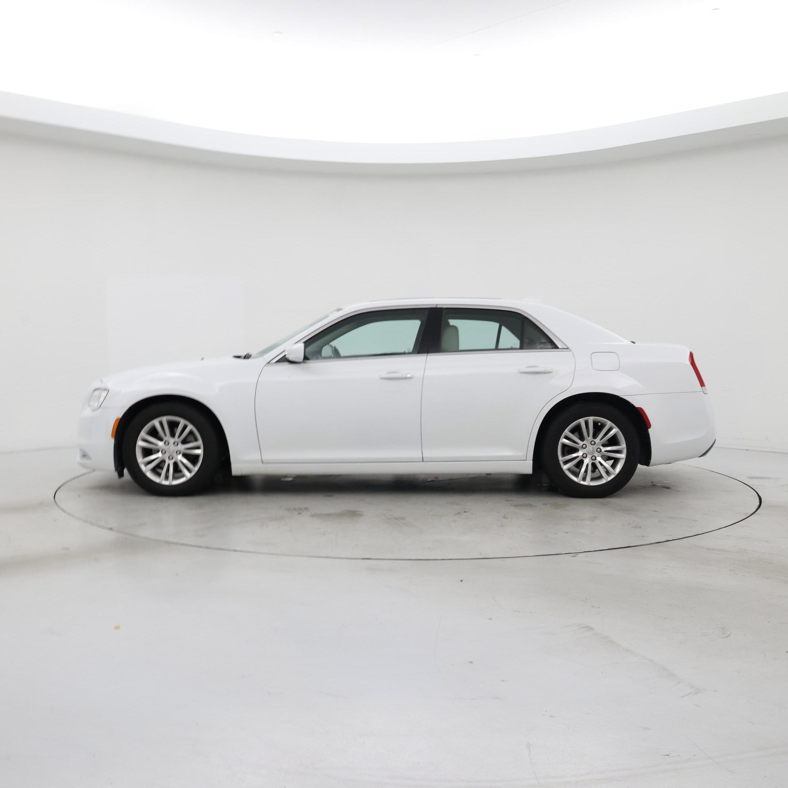 Thumbnail: 2017 Chrysler 300 - 3