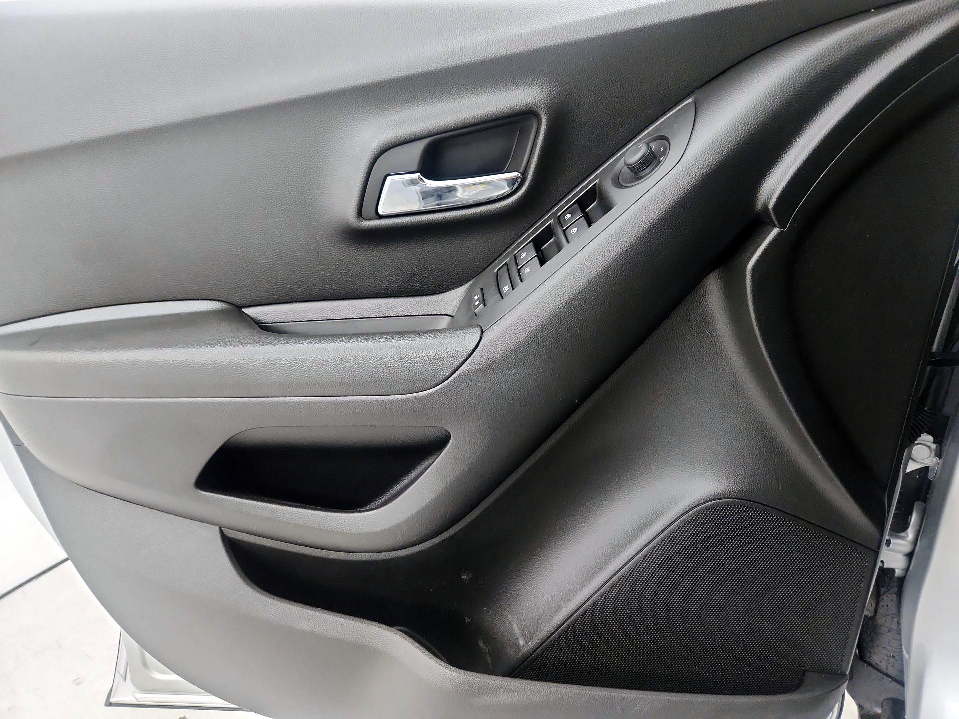Thumbnail: 2022 Chevrolet Trax - 12