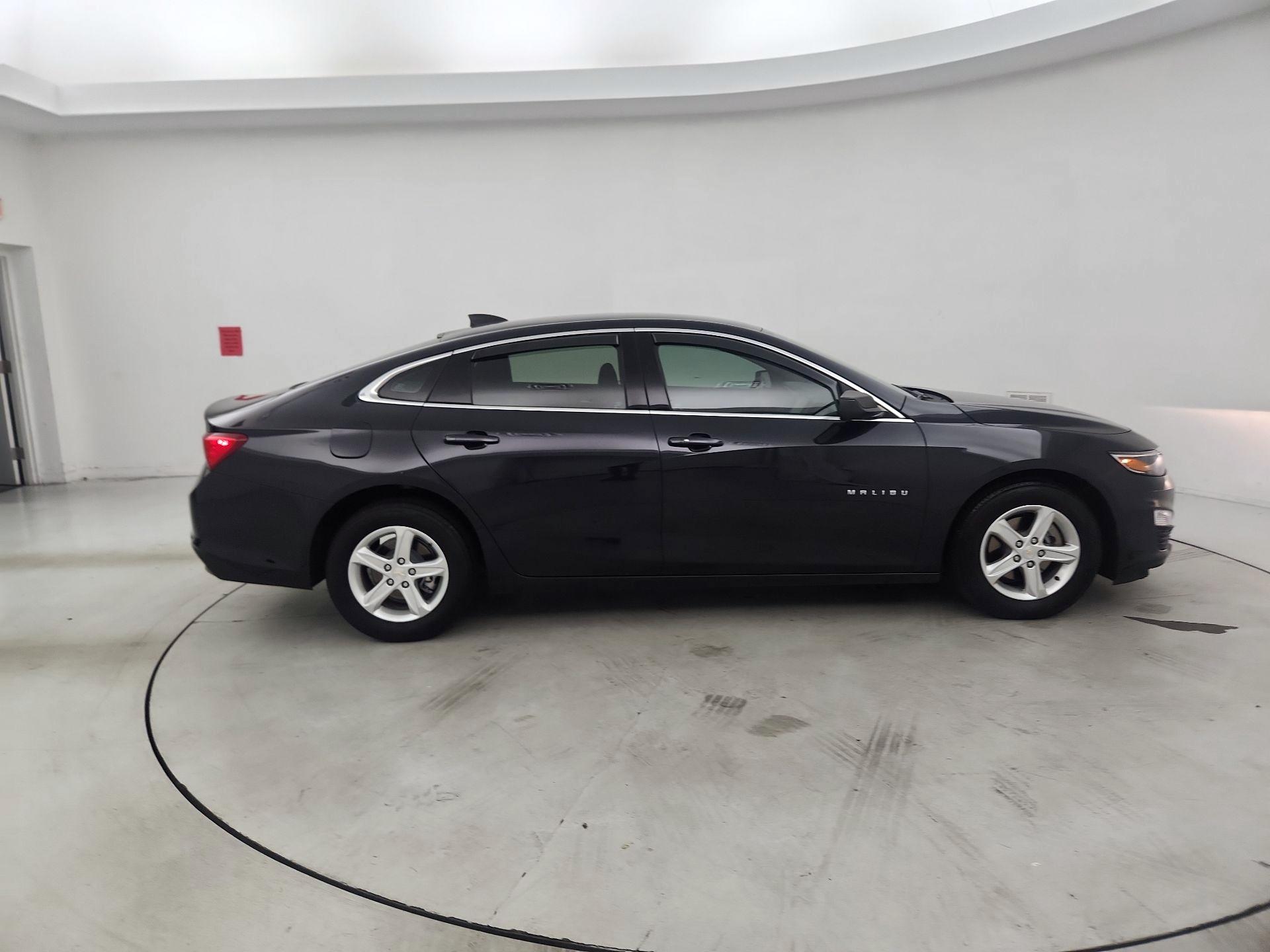 Thumbnail: 2023 Chevrolet Malibu - 4