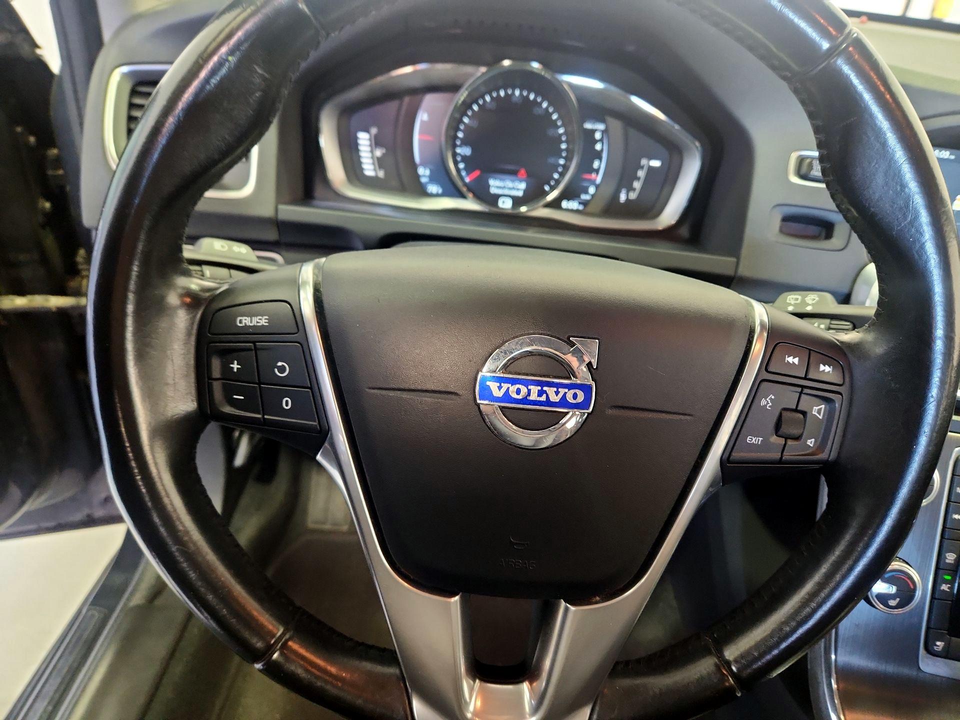 Thumbnail: 2016 Volvo V60 - 10