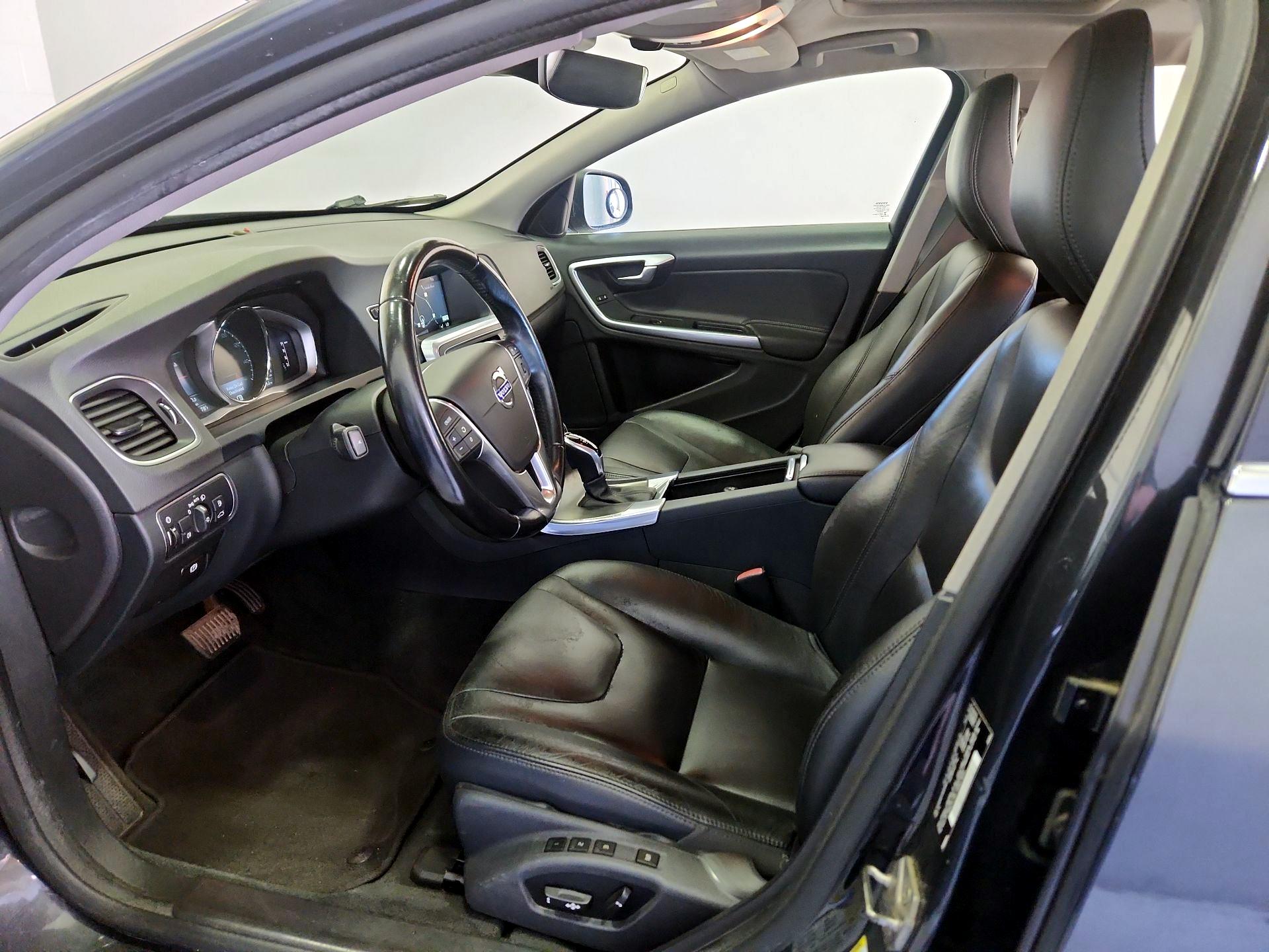Thumbnail: 2016 Volvo V60 - 11