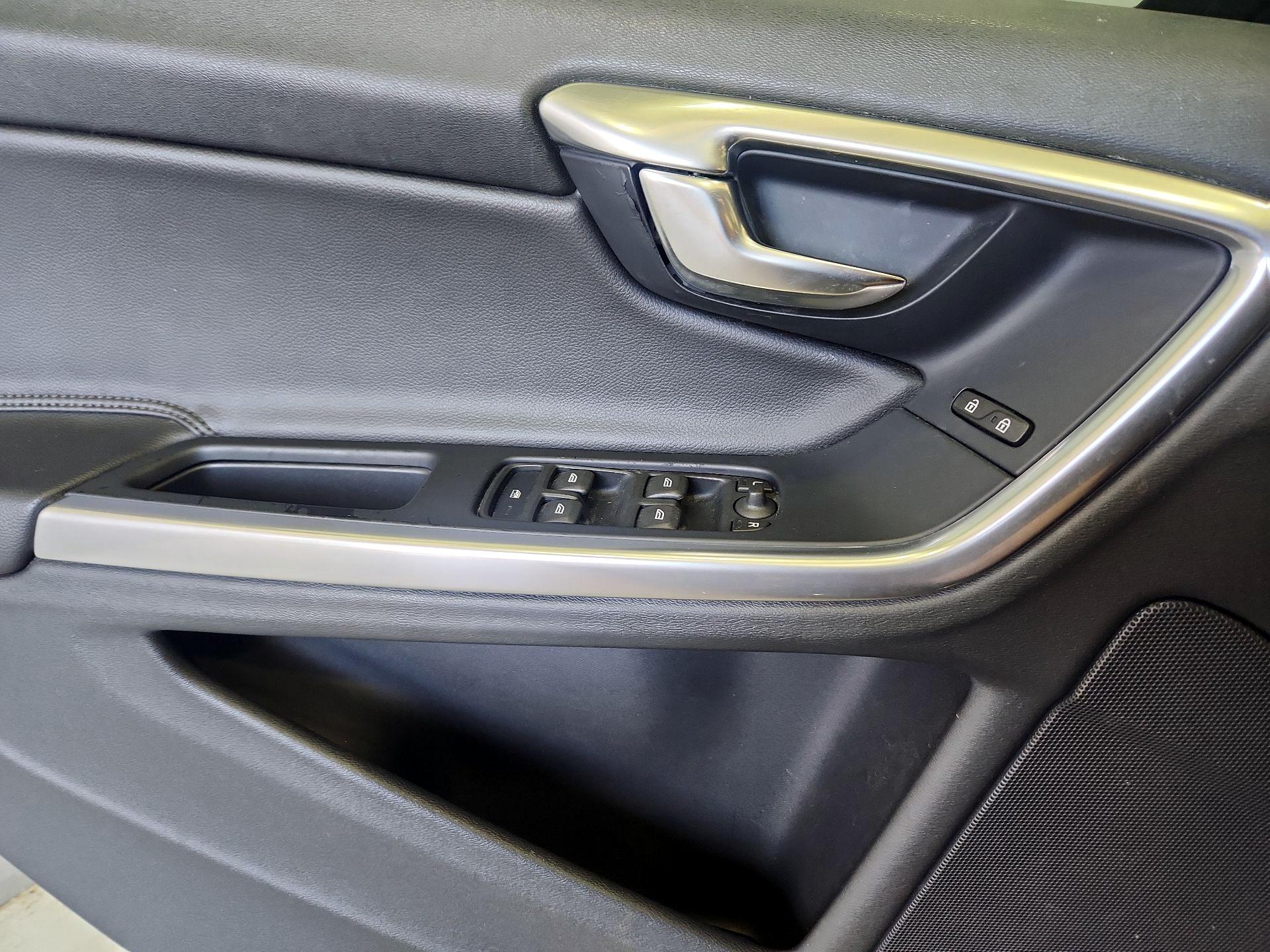 Thumbnail: 2016 Volvo V60 - 12