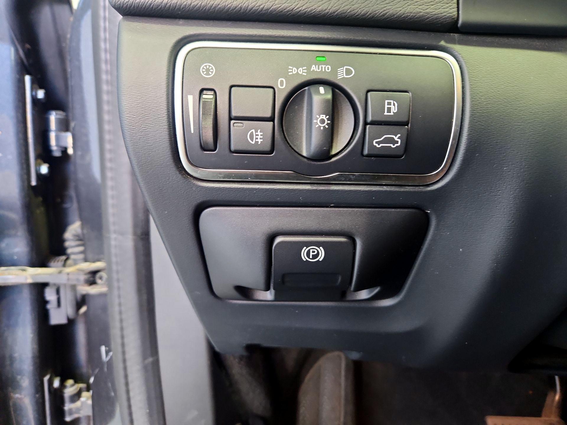 Thumbnail: 2016 Volvo V60 - 13