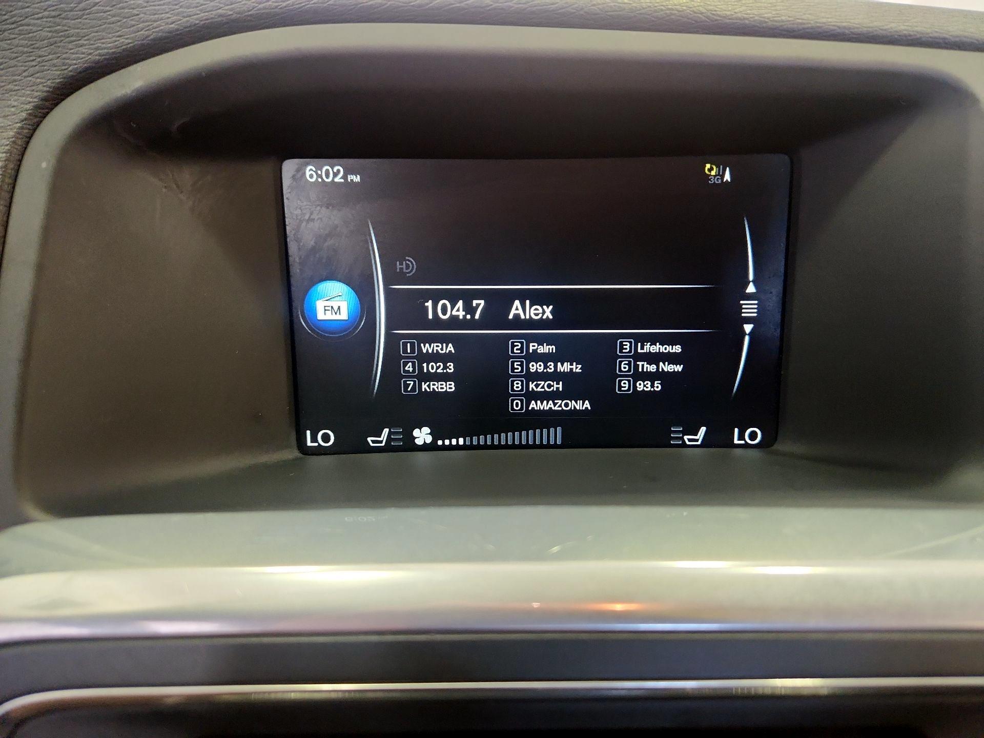 Thumbnail: 2016 Volvo V60 - 15