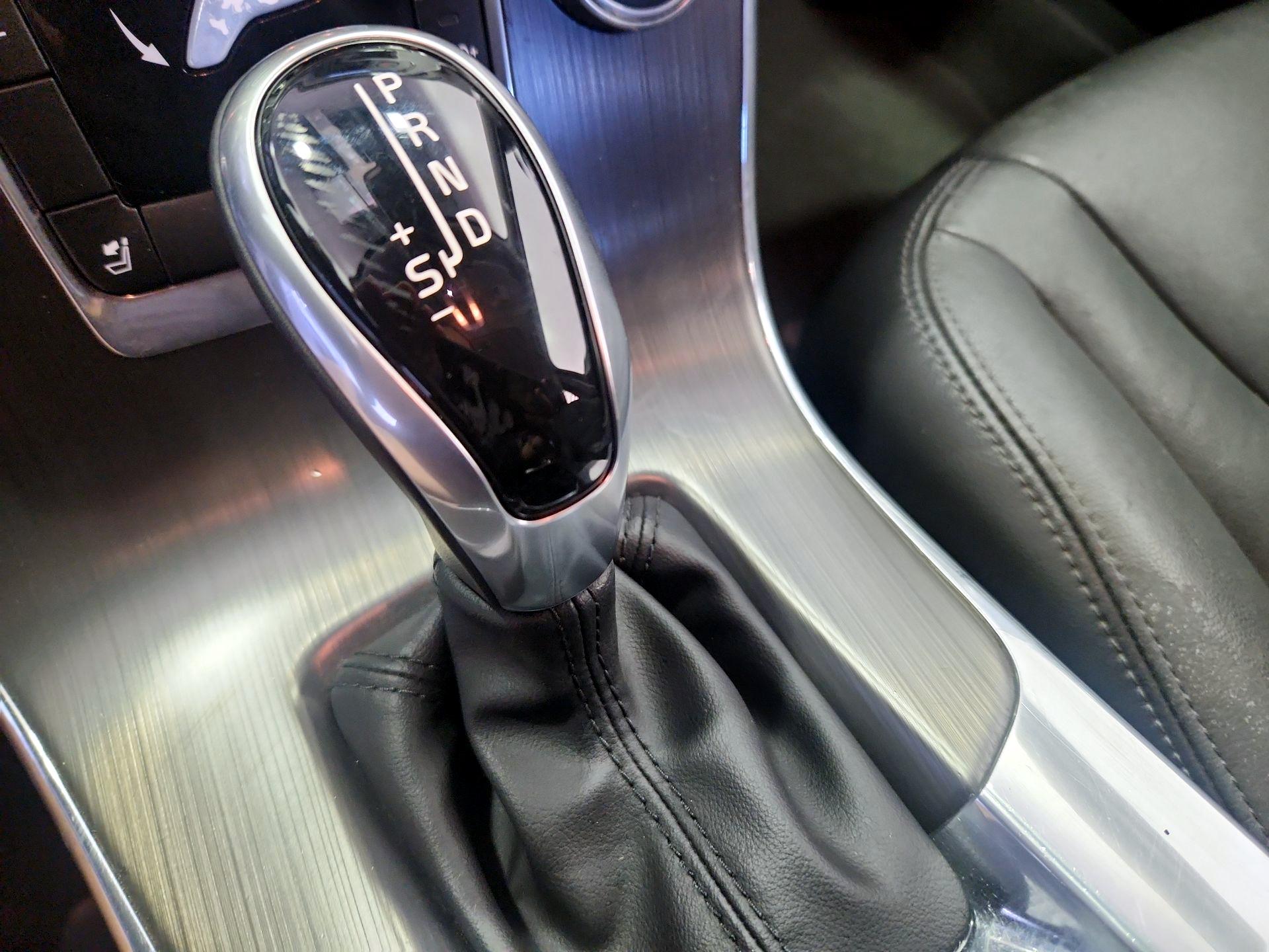 Thumbnail: 2016 Volvo V60 - 17