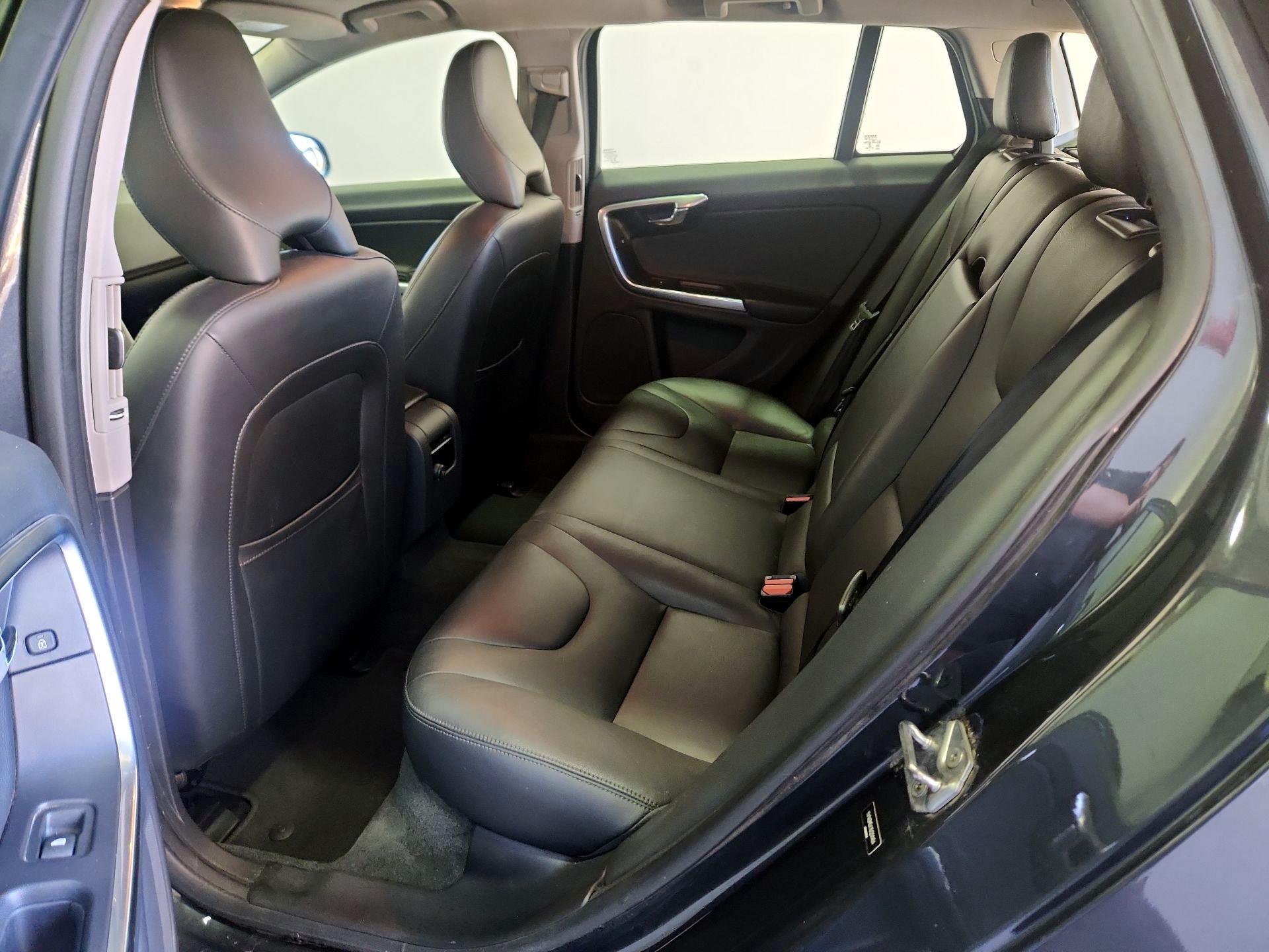 Thumbnail: 2016 Volvo V60 - 20
