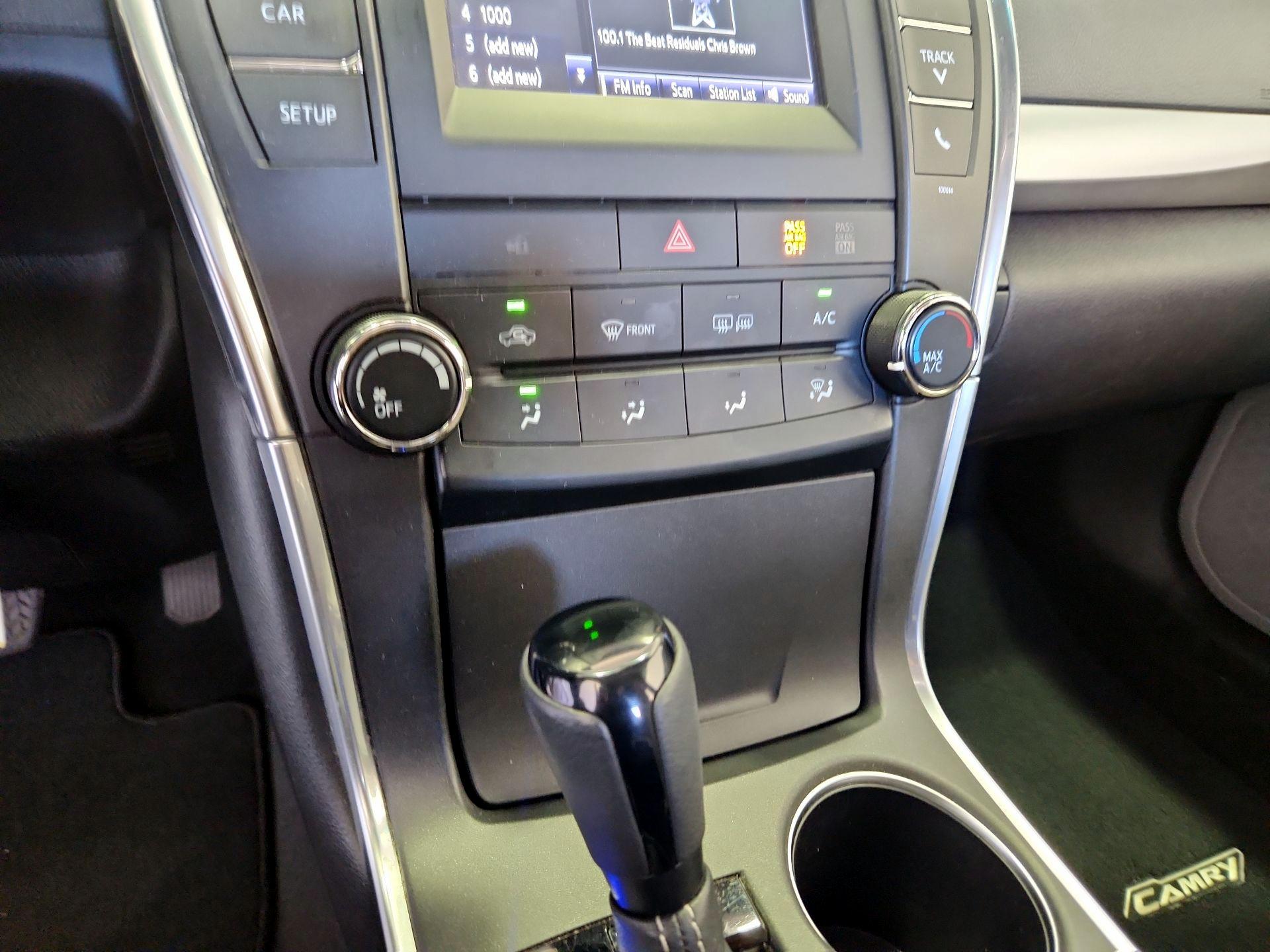 Thumbnail: 2017 Toyota Camry - 16