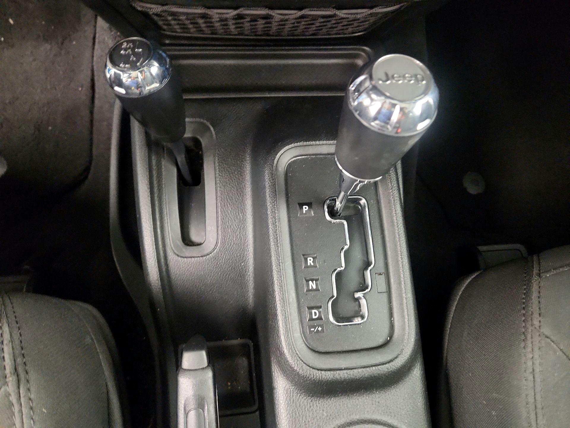 Thumbnail: 2018 Jeep Wrangler - 13