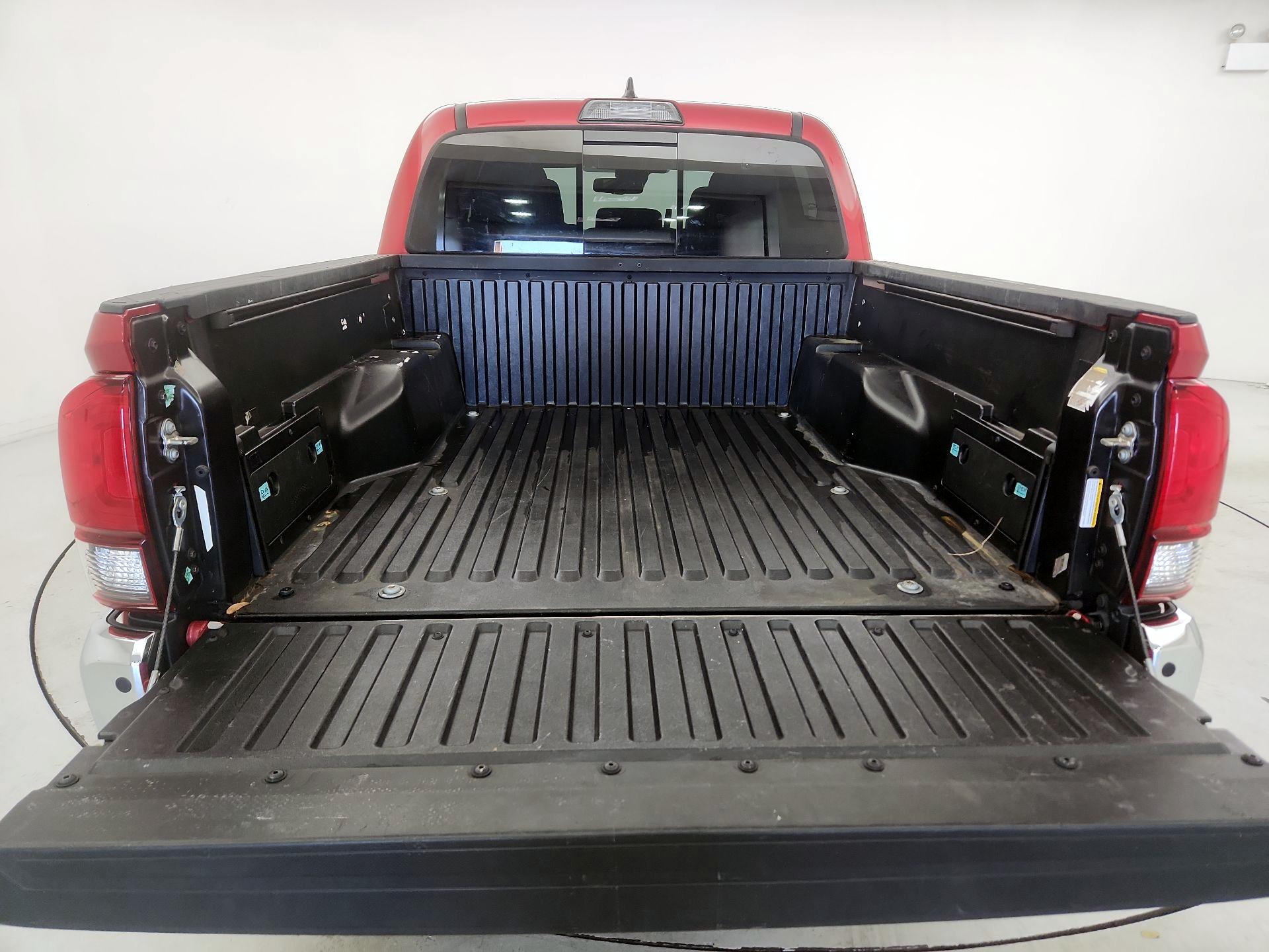Thumbnail: 2018 Toyota Tacoma - 20