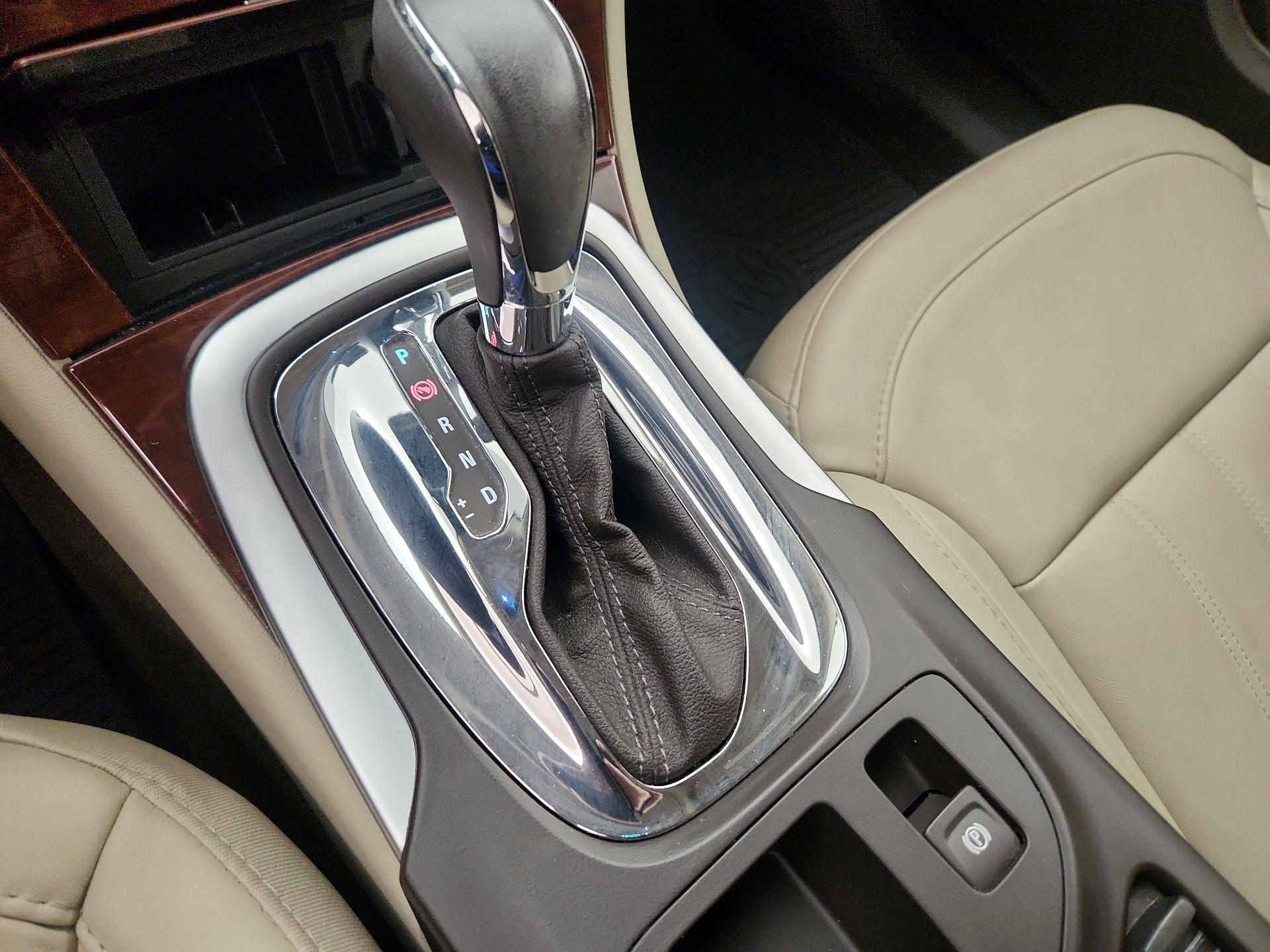 Thumbnail: 2015 Buick Regal - 17
