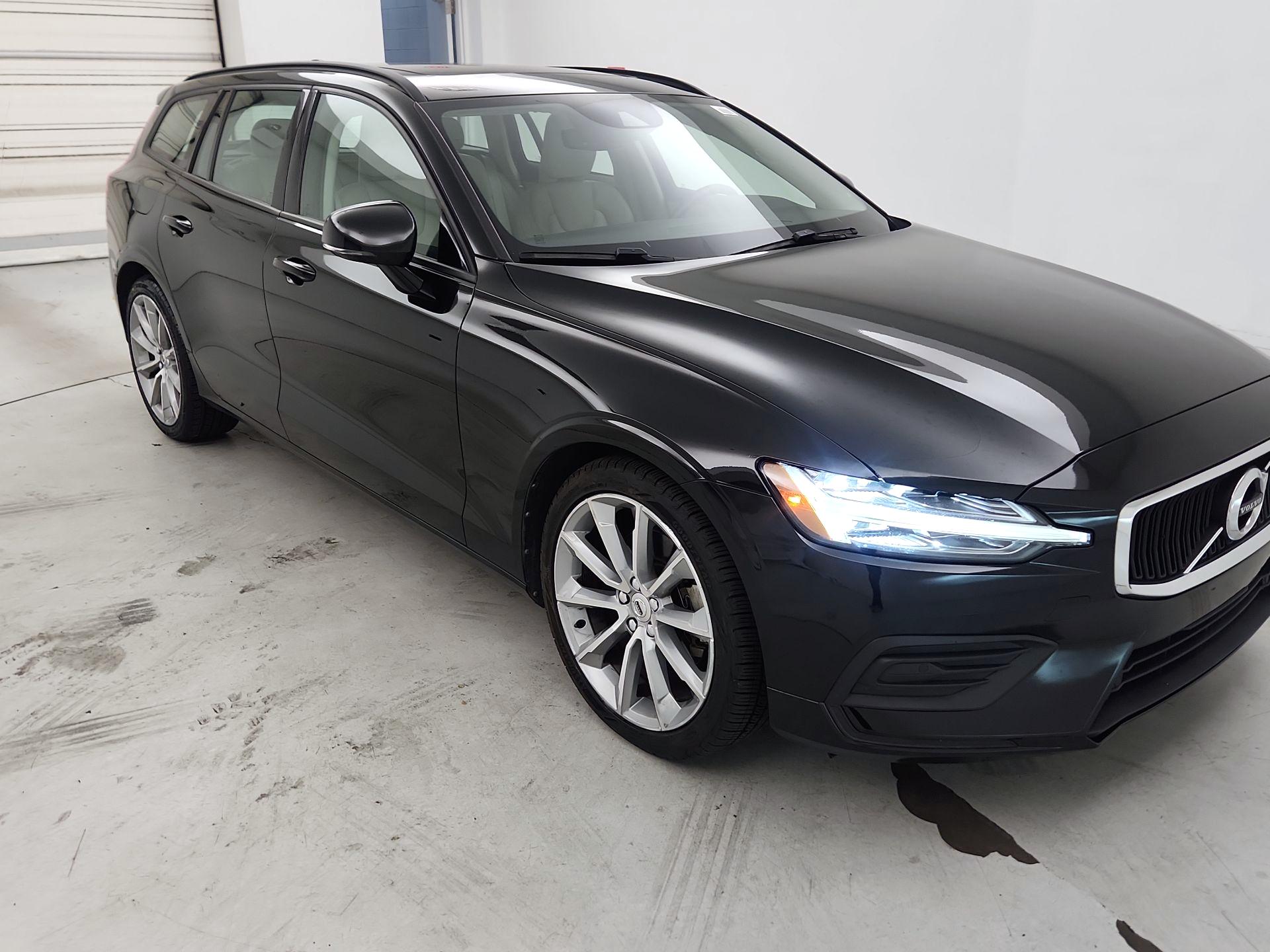 Thumbnail: 2020 Volvo V60 - 1