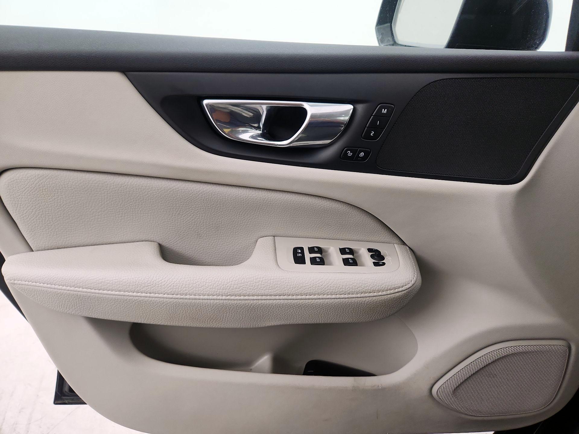 Thumbnail: 2020 Volvo V60 - 10