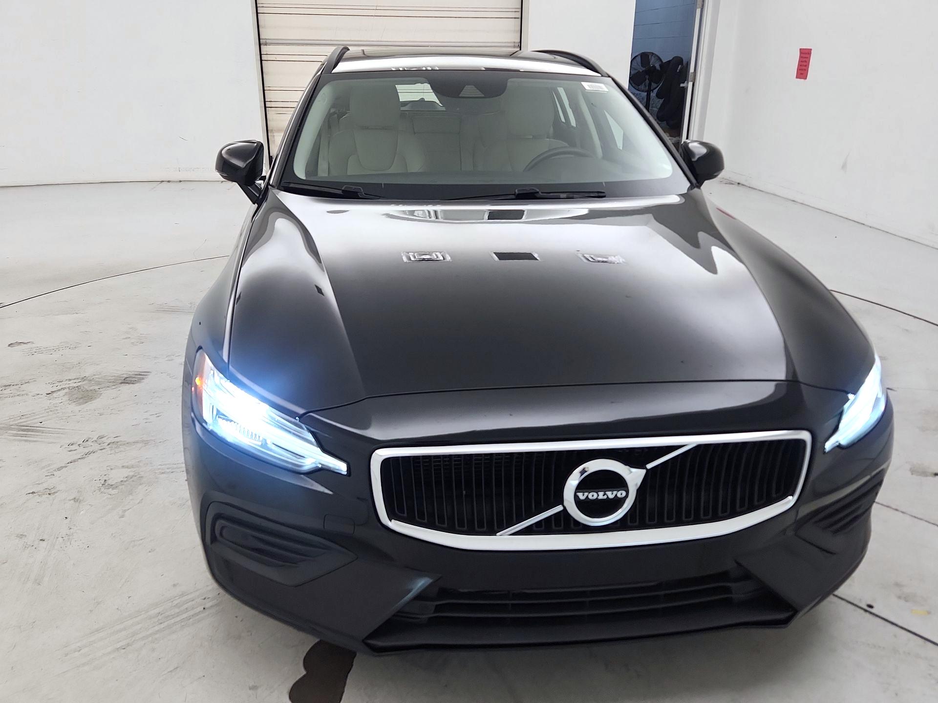 Thumbnail: 2020 Volvo V60 - 2