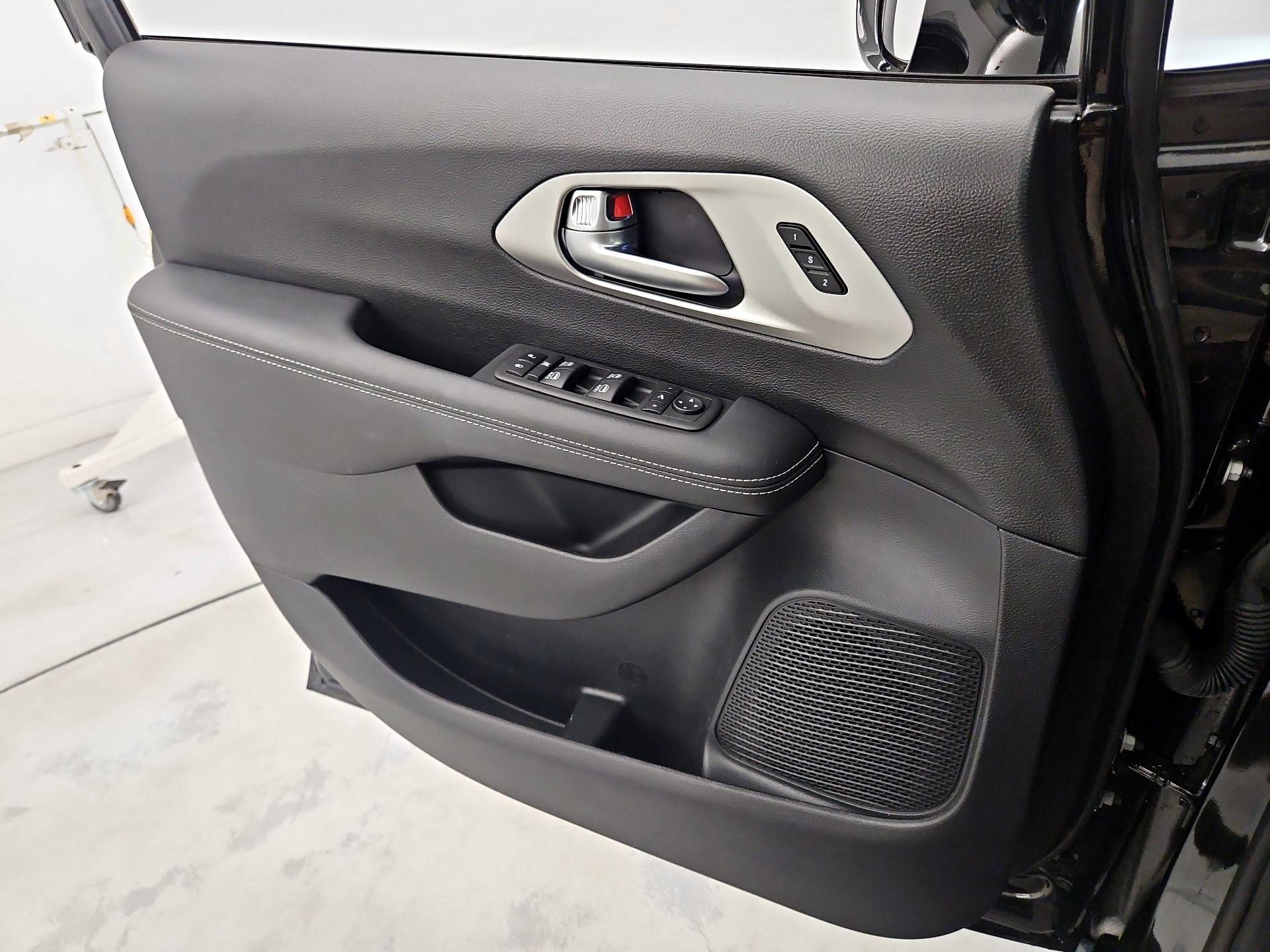 Thumbnail: 2023 Chrysler Pacifica - 12
