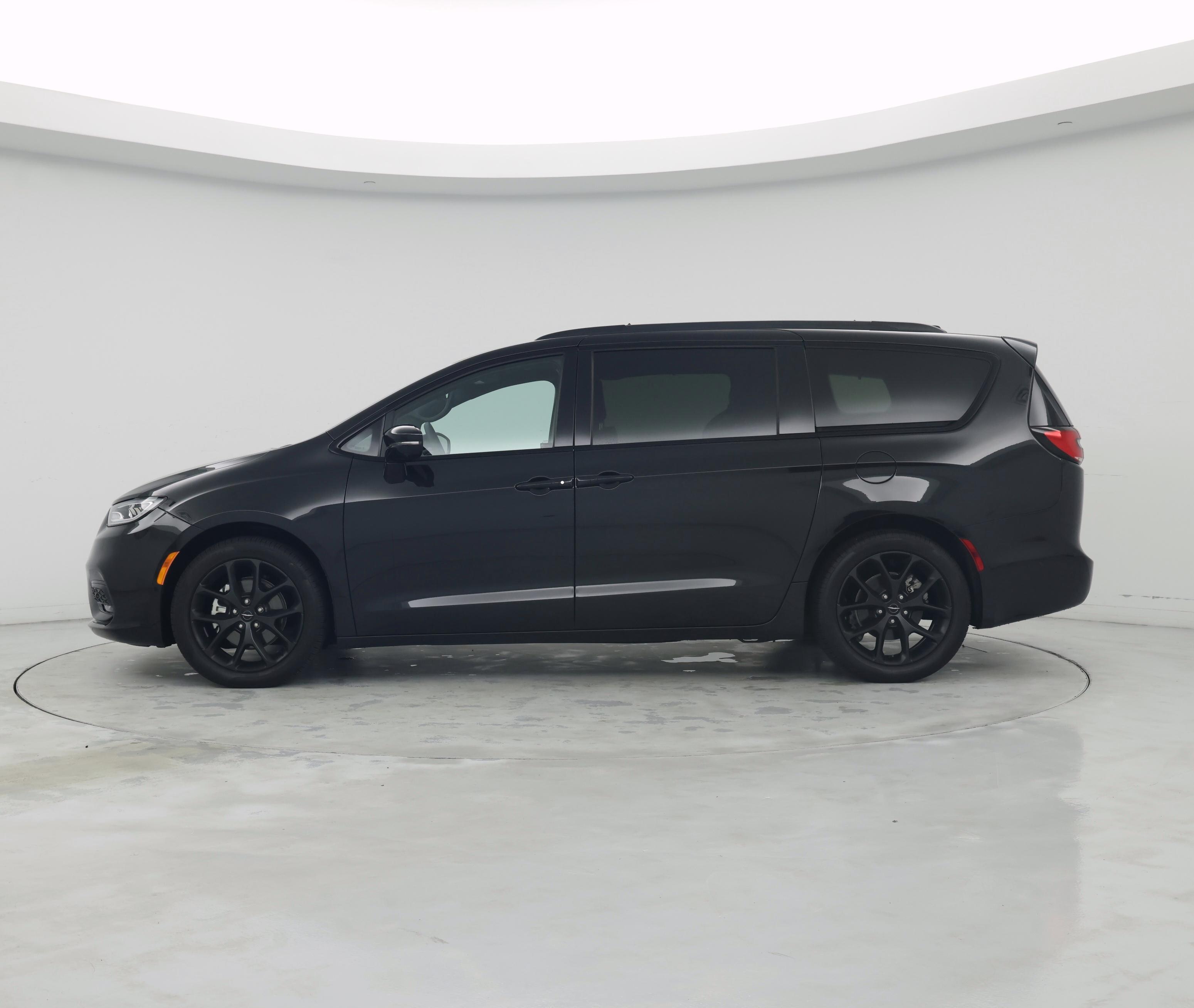 Thumbnail: 2023 Chrysler Pacifica - 3