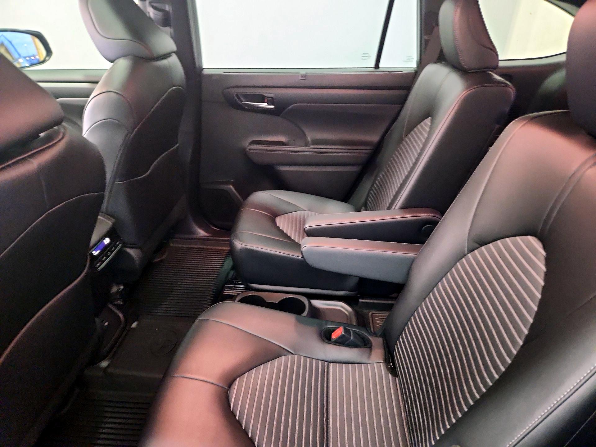 Thumbnail: 2025 Toyota Highlander - 20