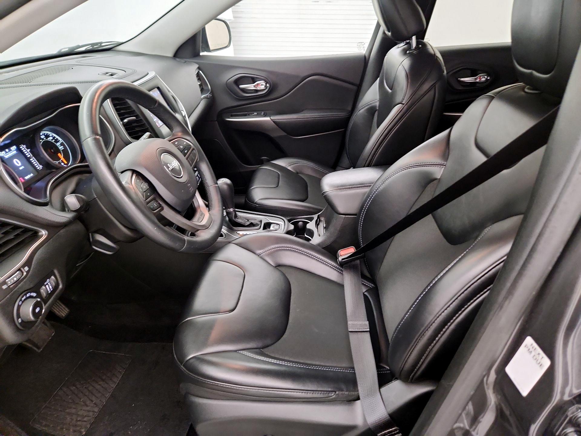 Thumbnail: 2019 Jeep Cherokee - 11