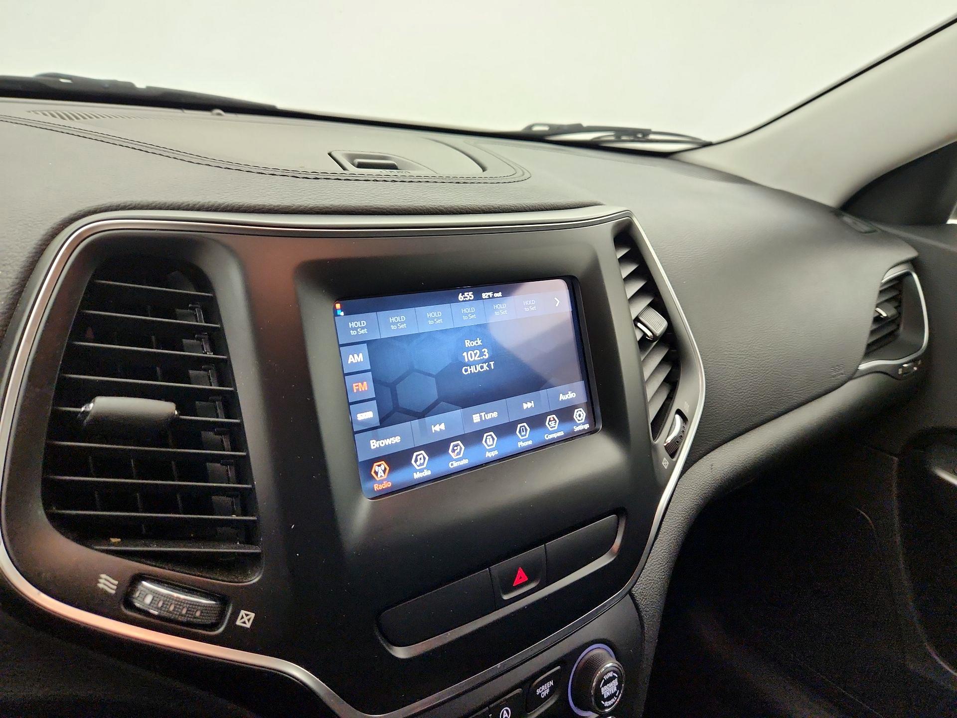Thumbnail: 2019 Jeep Cherokee - 15