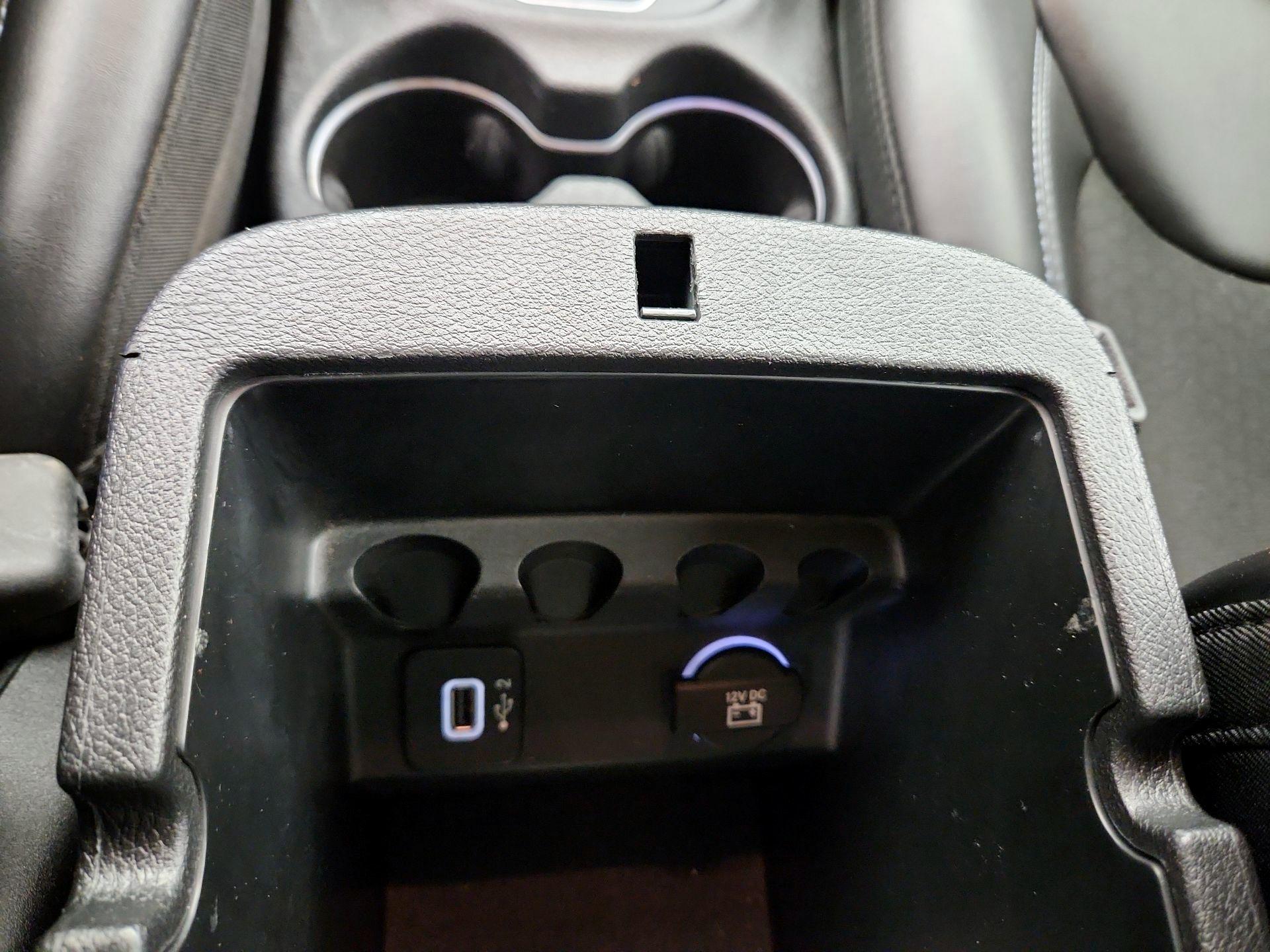Thumbnail: 2019 Jeep Cherokee - 18