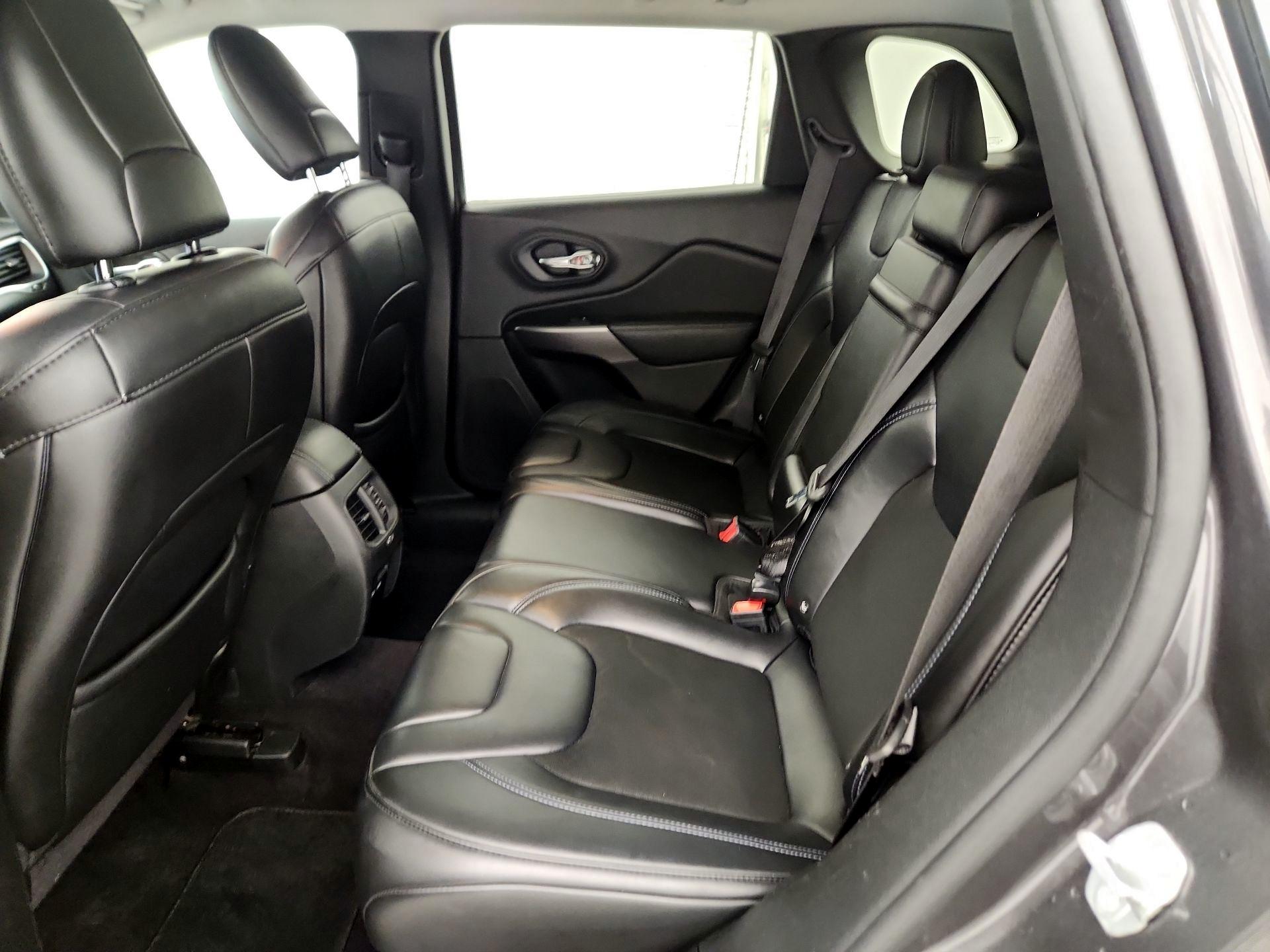 Thumbnail: 2019 Jeep Cherokee - 19