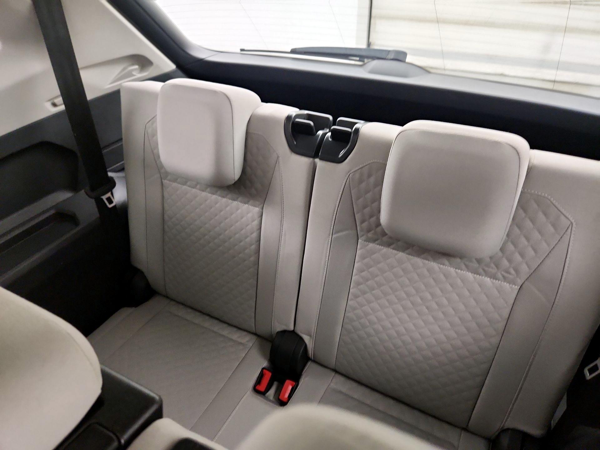 Thumbnail: 2021 Volkswagen Tiguan - 20