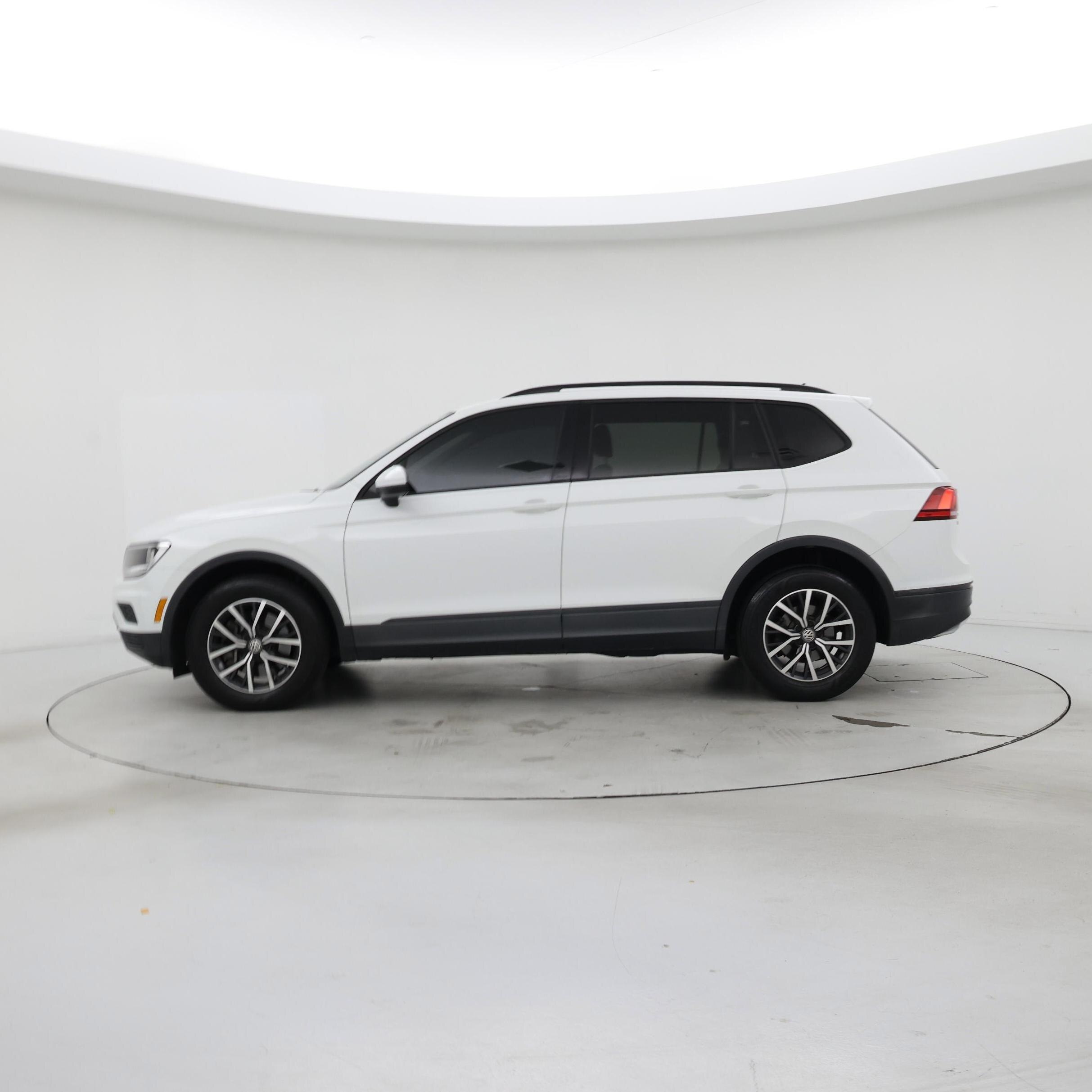 Thumbnail: 2021 Volkswagen Tiguan - 3