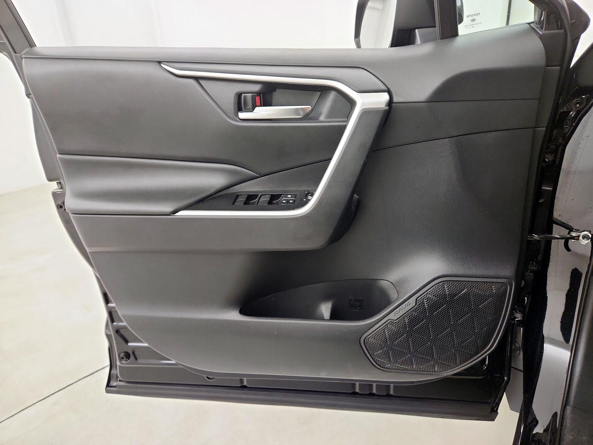 Thumbnail: 2021 Toyota RAV4 - 12