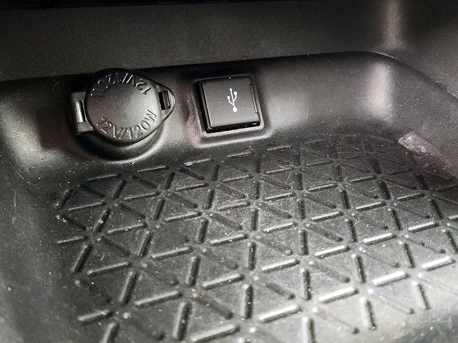 Thumbnail: 2021 Toyota RAV4 - 18