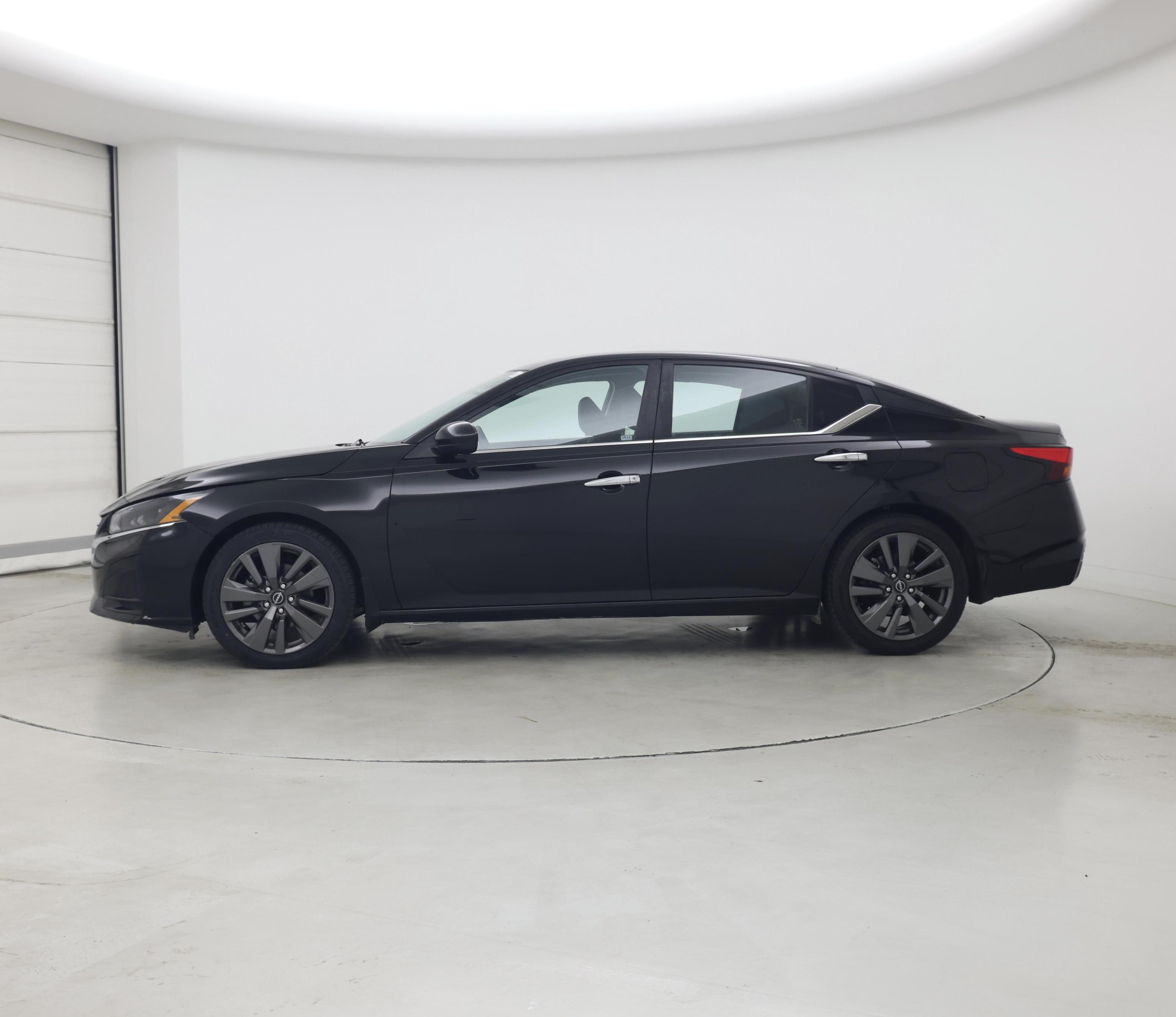 Thumbnail: 2023 Nissan Altima - 3