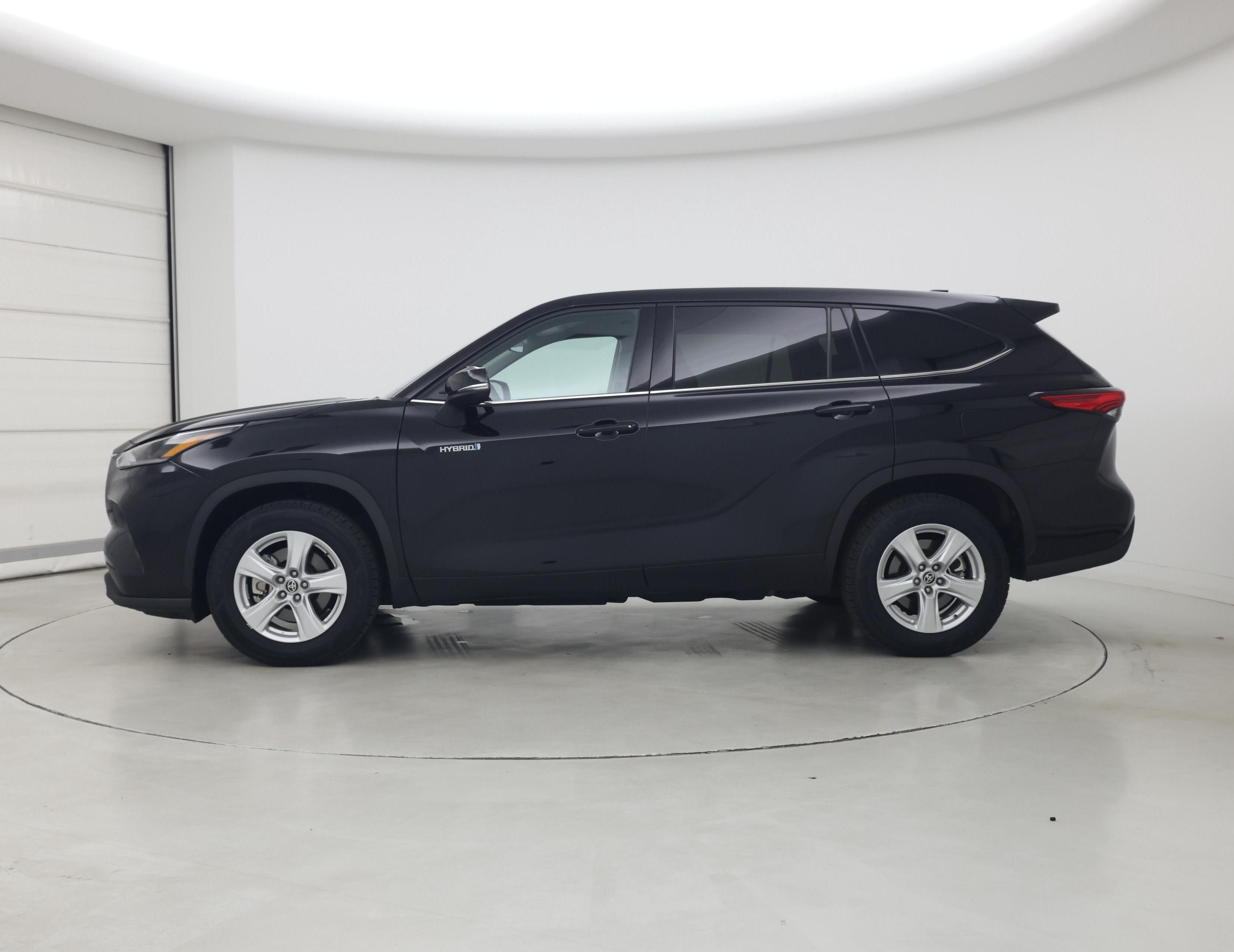 Thumbnail: 2021 Toyota Highlander - 3
