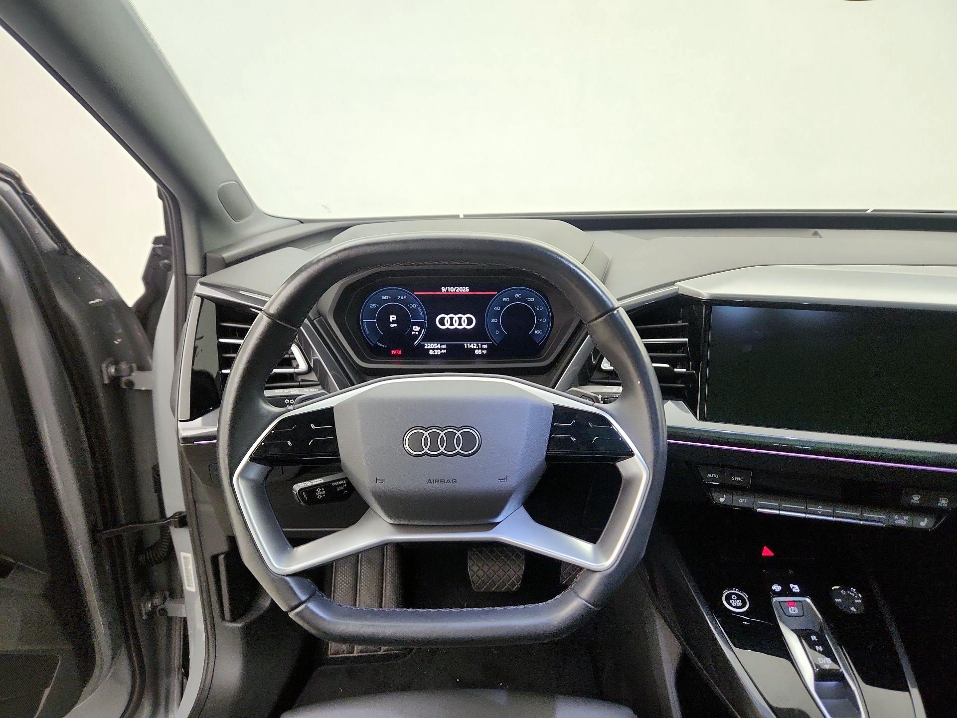 Thumbnail: 2022 Audi Q4 e-tron - 10