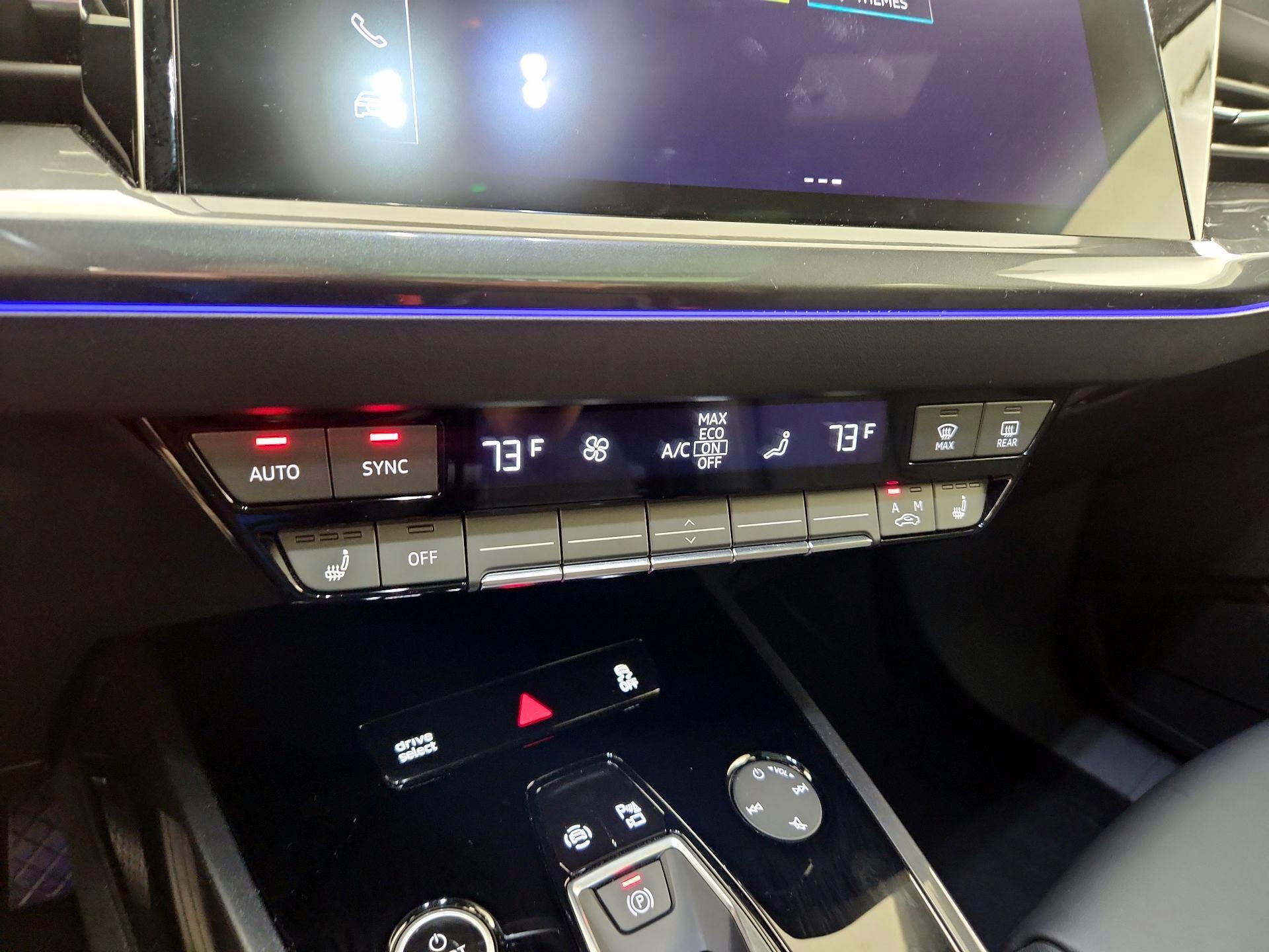 Thumbnail: 2022 Audi Q4 e-tron - 16