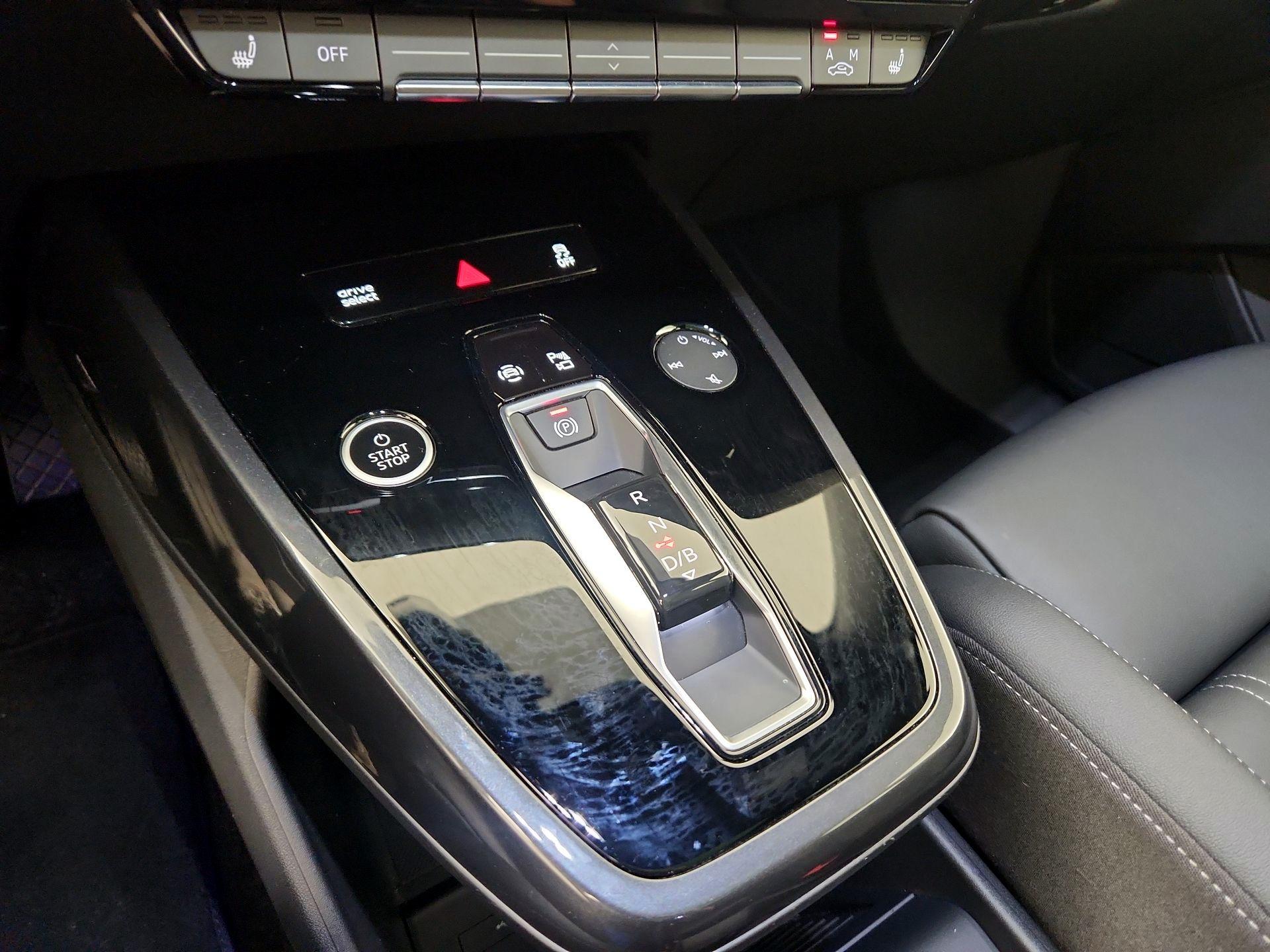 Thumbnail: 2022 Audi Q4 e-tron - 17