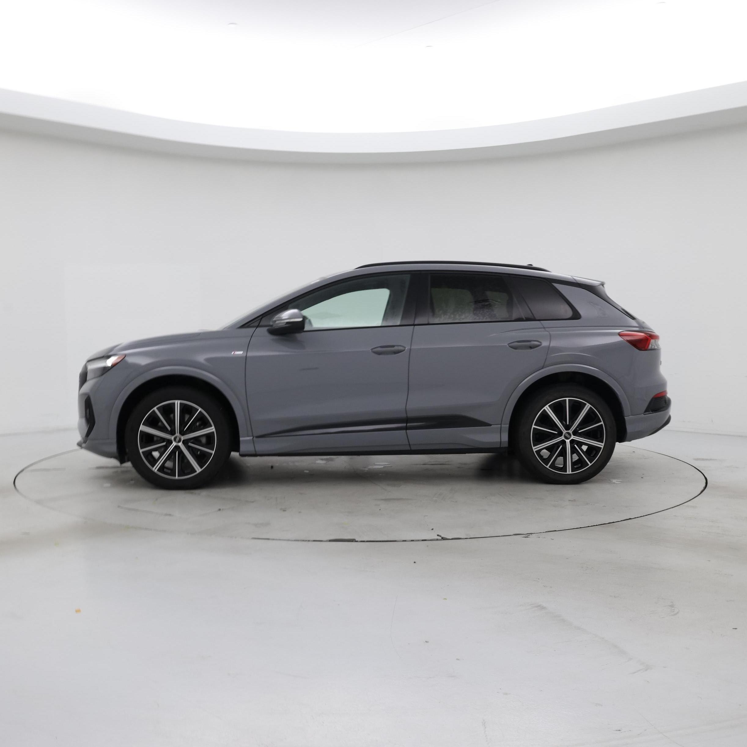 Thumbnail: 2022 Audi Q4 e-tron - 3