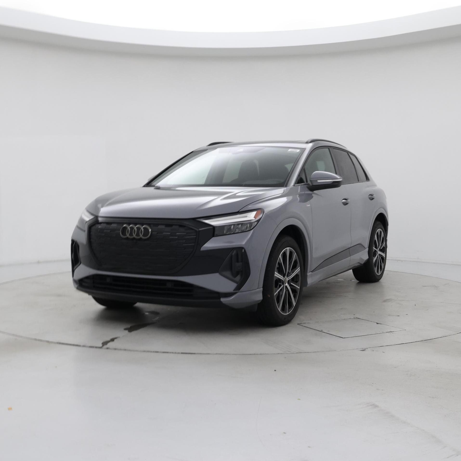 Thumbnail: 2022 Audi Q4 e-tron - 4