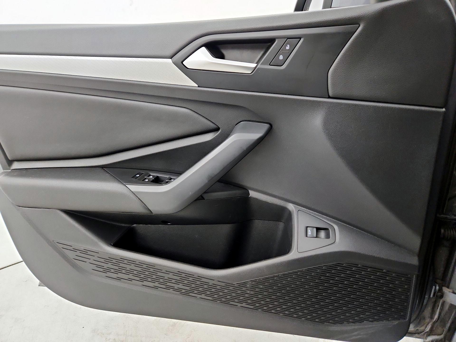 Thumbnail: 2019 Volkswagen Jetta - 12