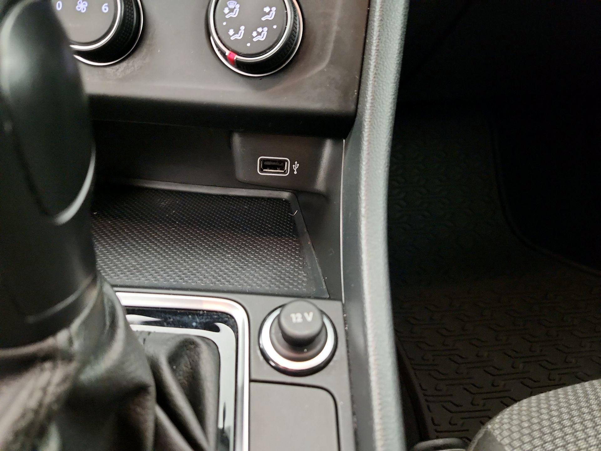 Thumbnail: 2019 Volkswagen Jetta - 18