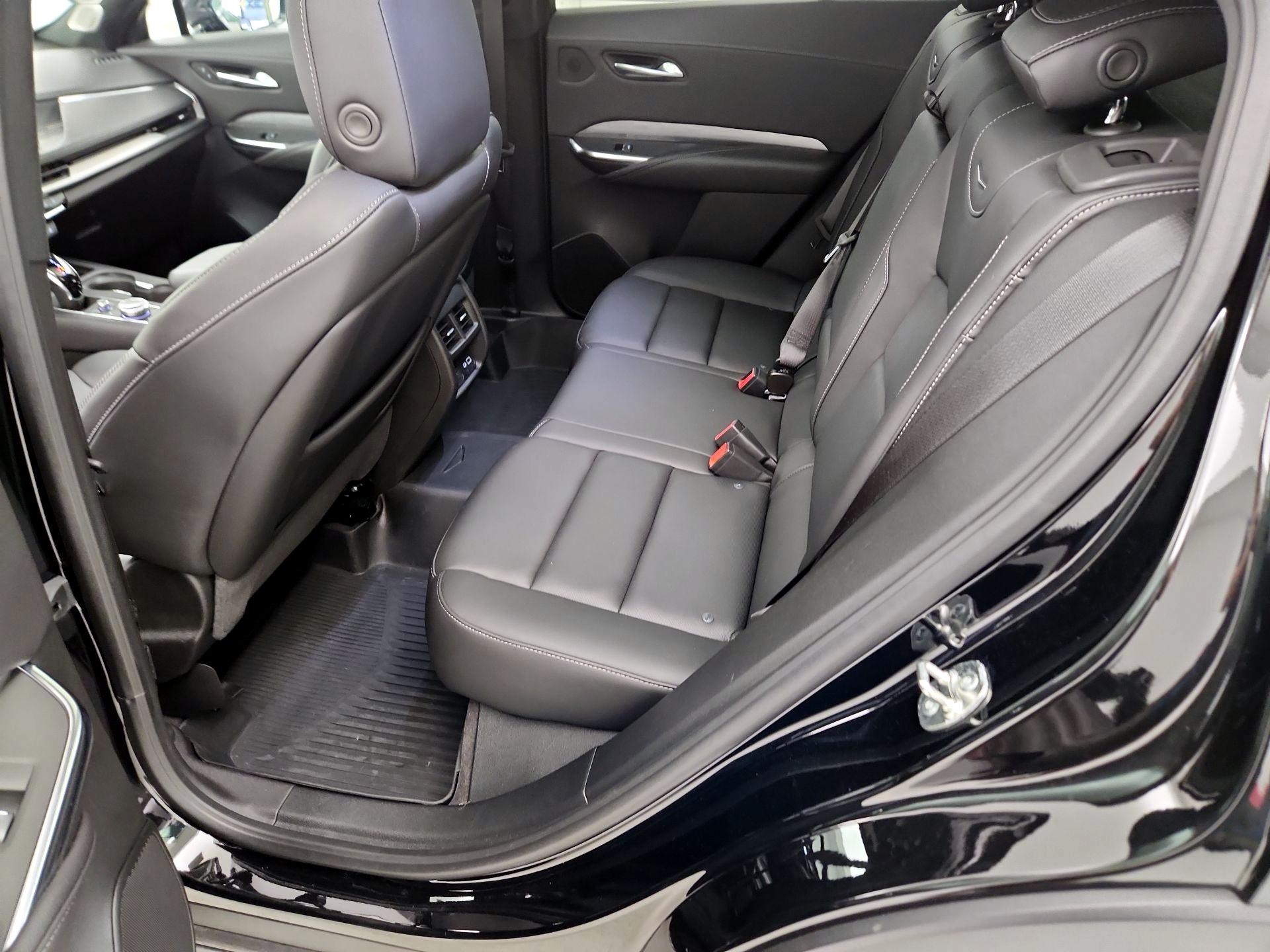 Thumbnail: 2024 Cadillac XT4 - 16