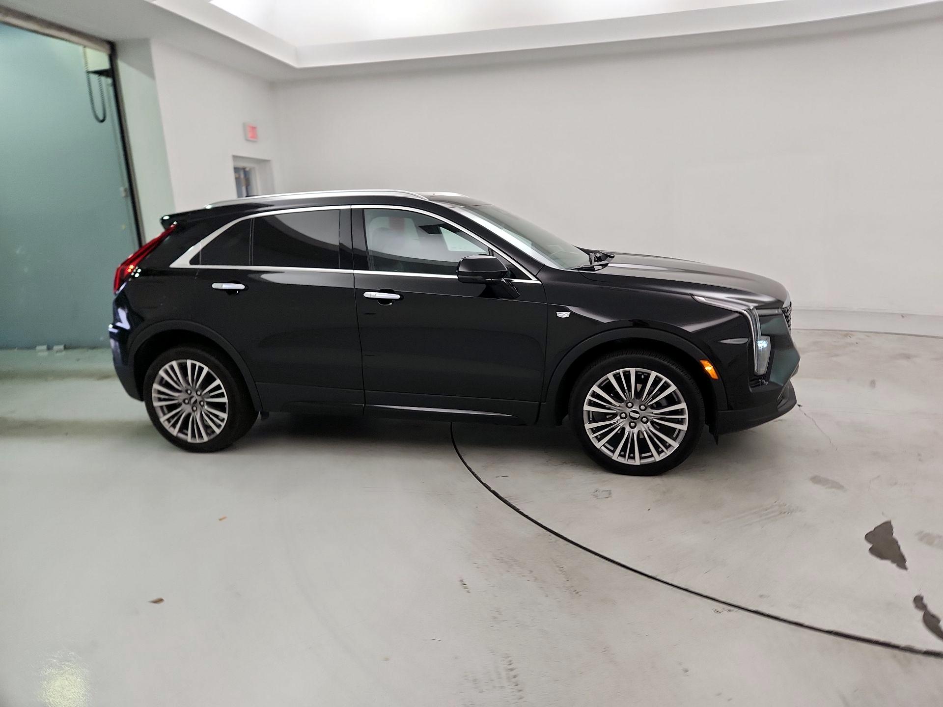 Thumbnail: 2024 Cadillac XT4 - 4