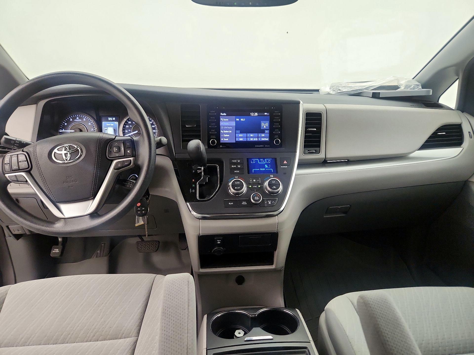 Thumbnail: 2019 Toyota Sienna - 9