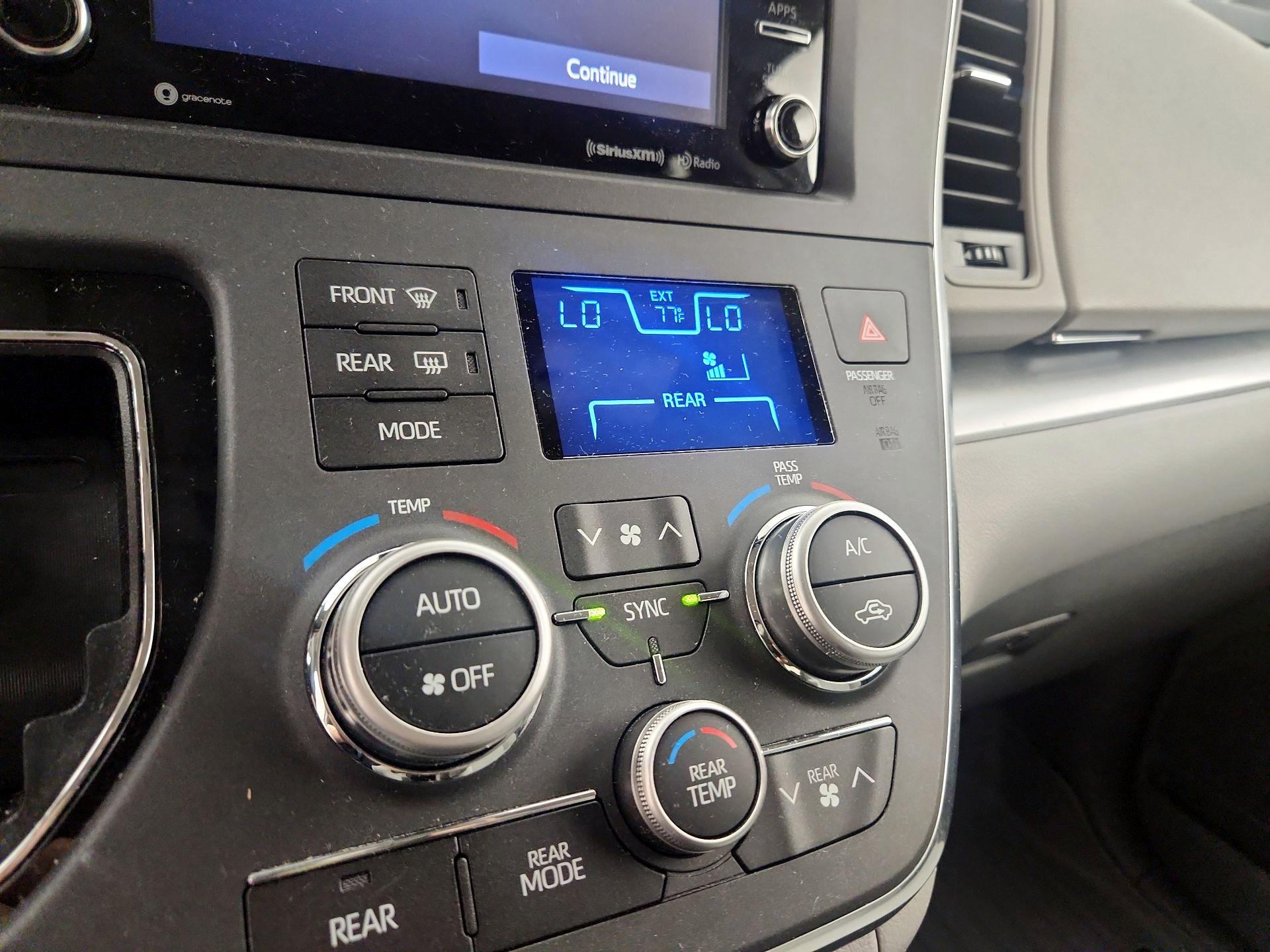Thumbnail: 2019 Toyota Sienna - 16