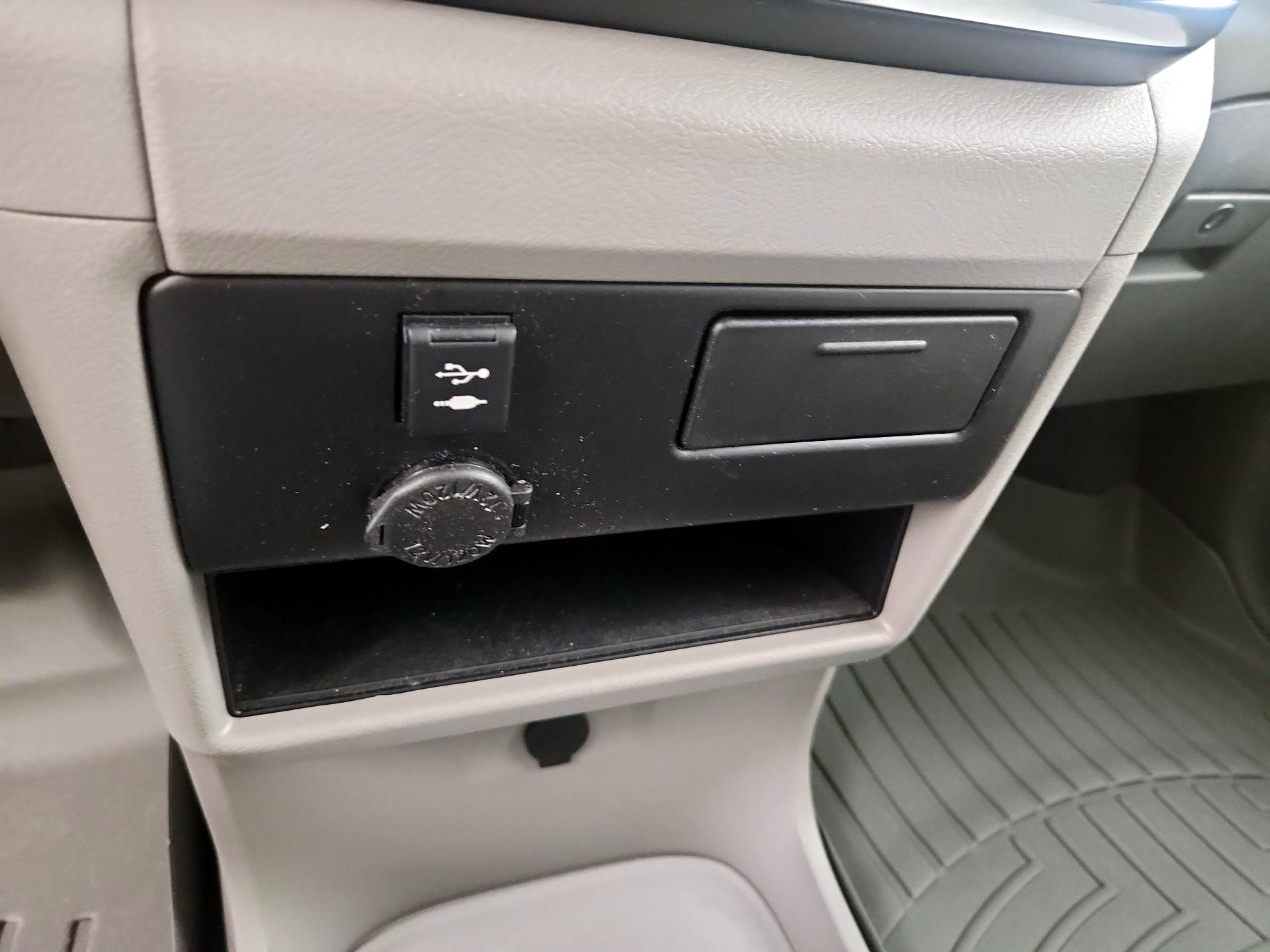 Thumbnail: 2019 Toyota Sienna - 18